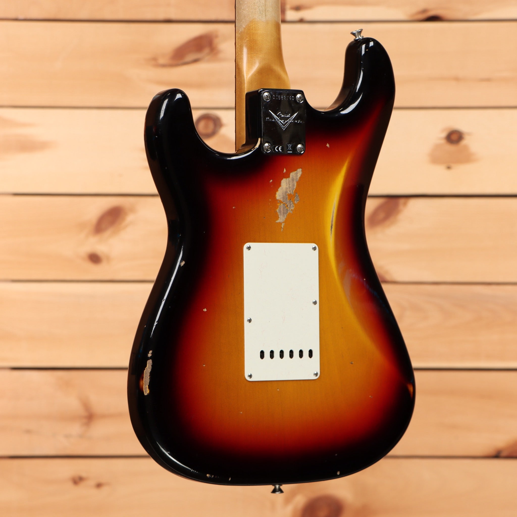 Fender Custom Shop Late 1962 Stratocaster Closet Classic Relic 3-Color Sunburst electric guitar with single-coil pickups