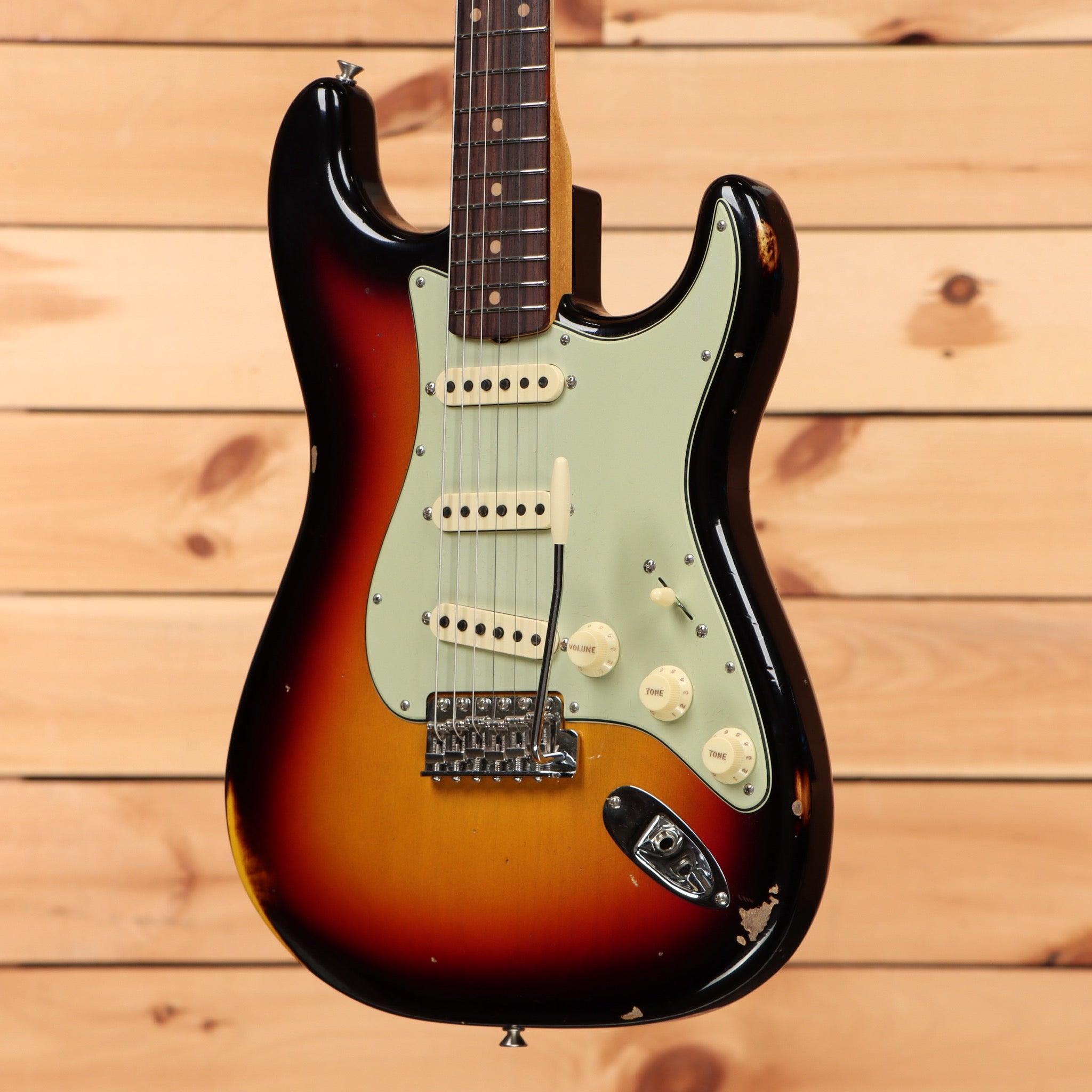 Fender Custom Shop Late 1962 Stratocaster electric guitar 3-color sunburst relic with mint green pickguard and single-coil pickups