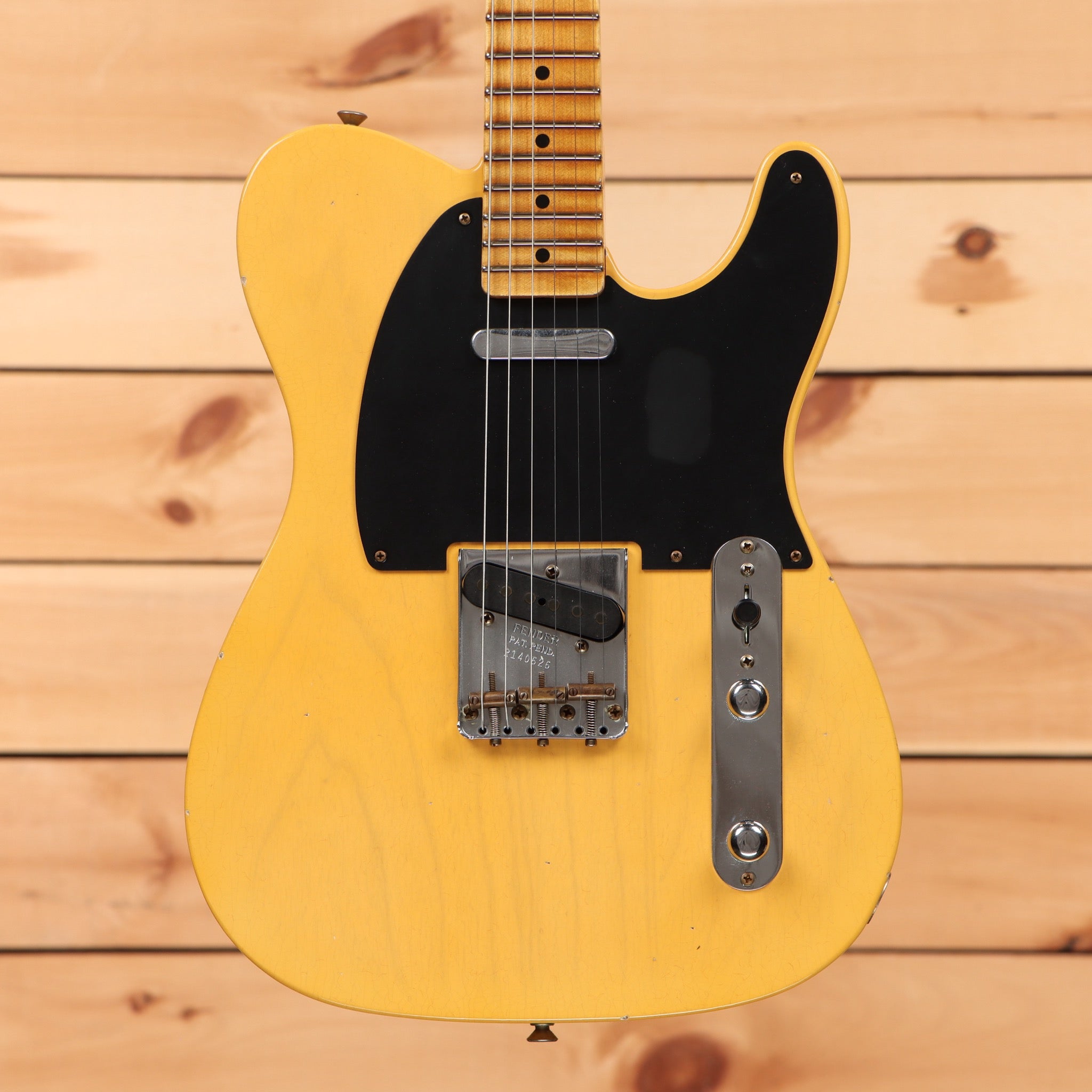Fender Custom Shop 1954 Telecaster Journeyman Relic electric guitar Nocaster Blonde with single-coil pickup and maple neck