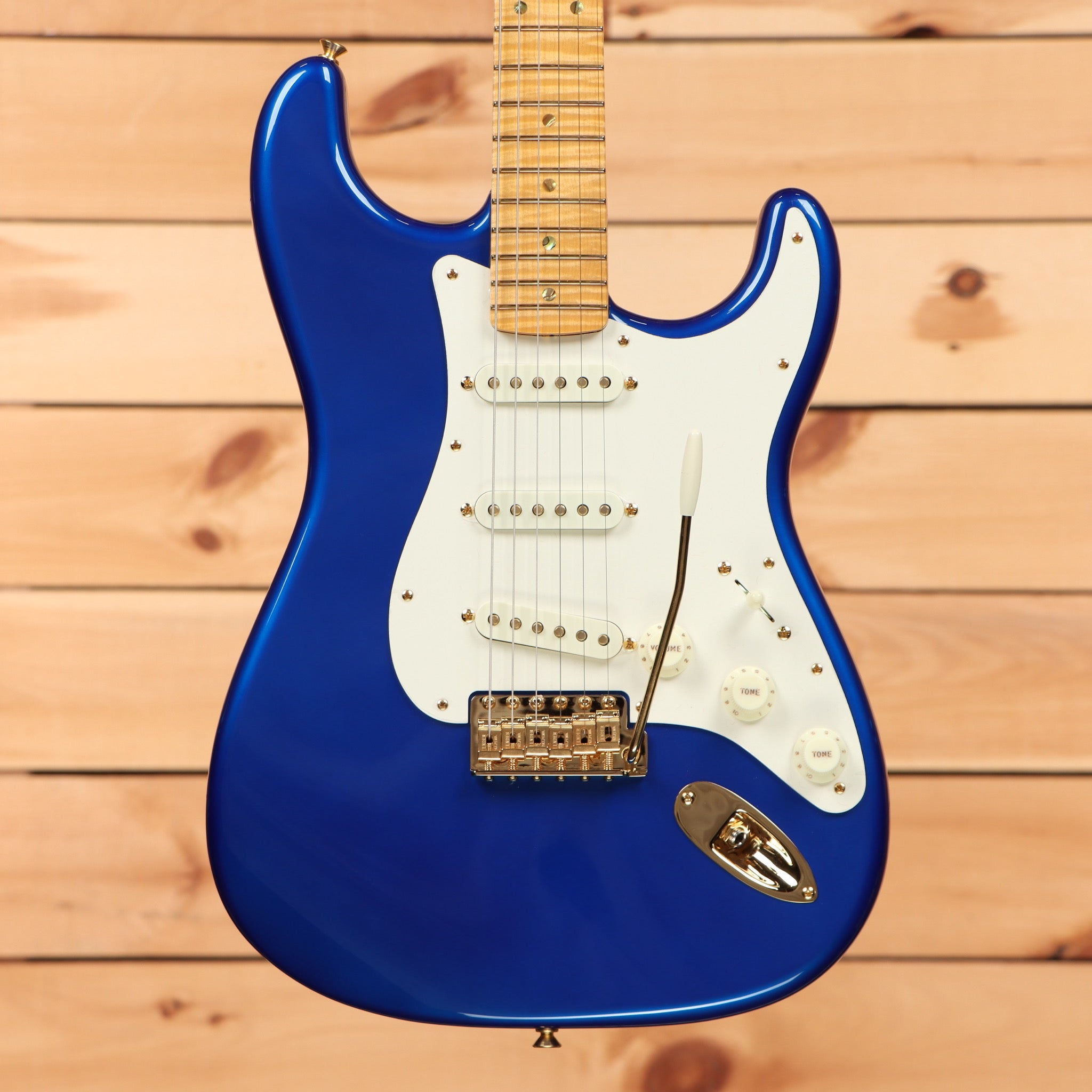 Fender Custom Shop 70th Anniversary Stratocaster electric guitar Bright Sapphire Metallic with white pickguard and gold hardware