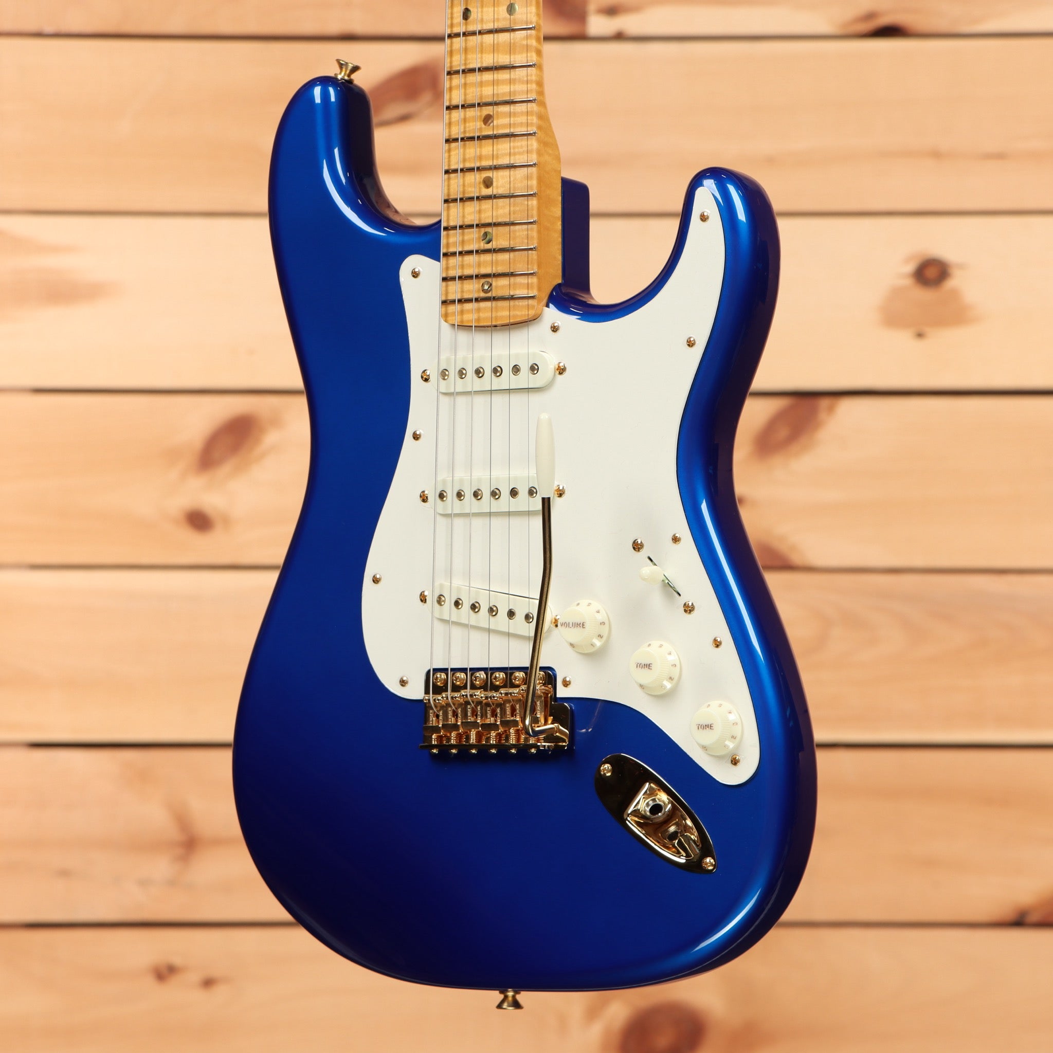 Fender Custom Shop 70th Anniversary Stratocaster electric guitar Bright Sapphire Metallic with gold tremolo bridge