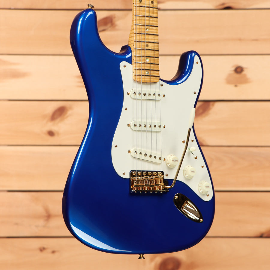 Fender Custom Shop 70th Anniversary Stratocaster electric guitar Bright Sapphire Metallic with three single-coil pickups