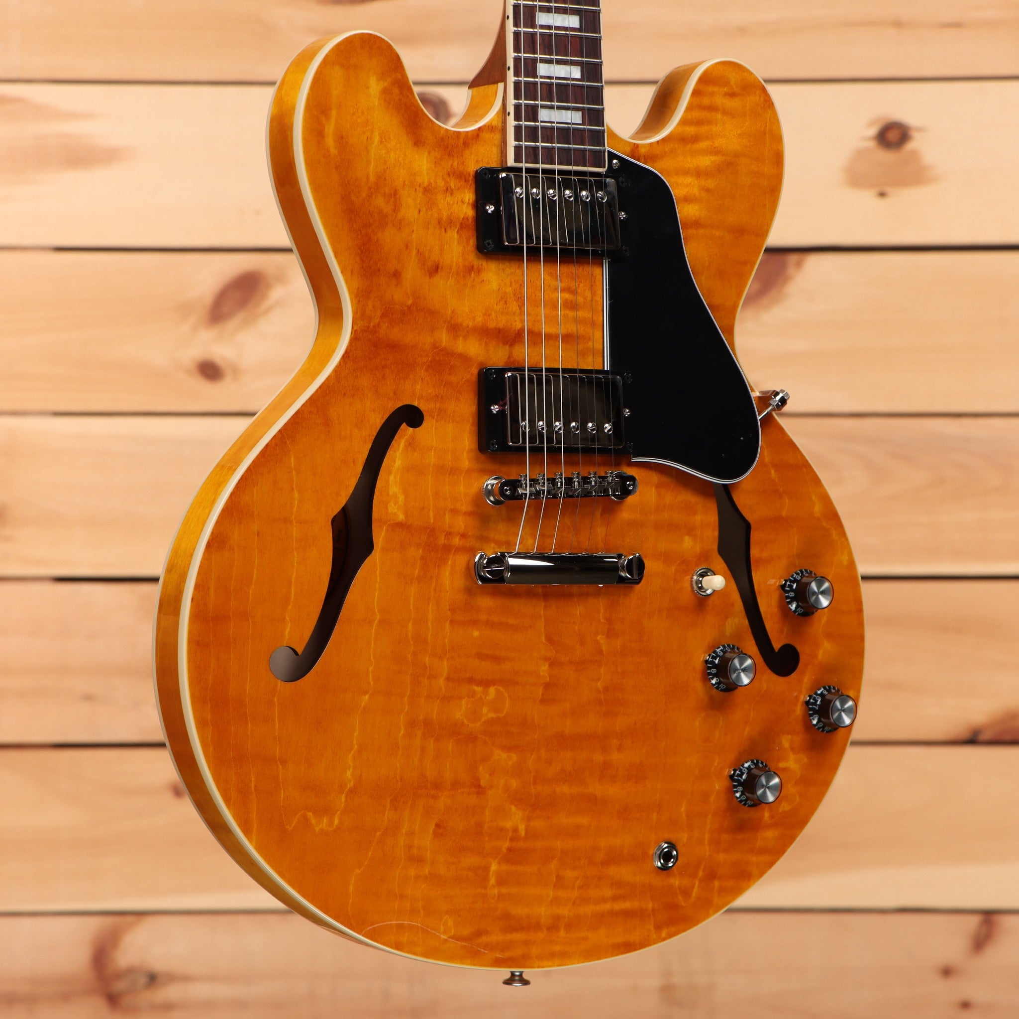 Gibson ES-335 semi-hollow electric guitar Figured Honey Amber with black pickguard and f-holes