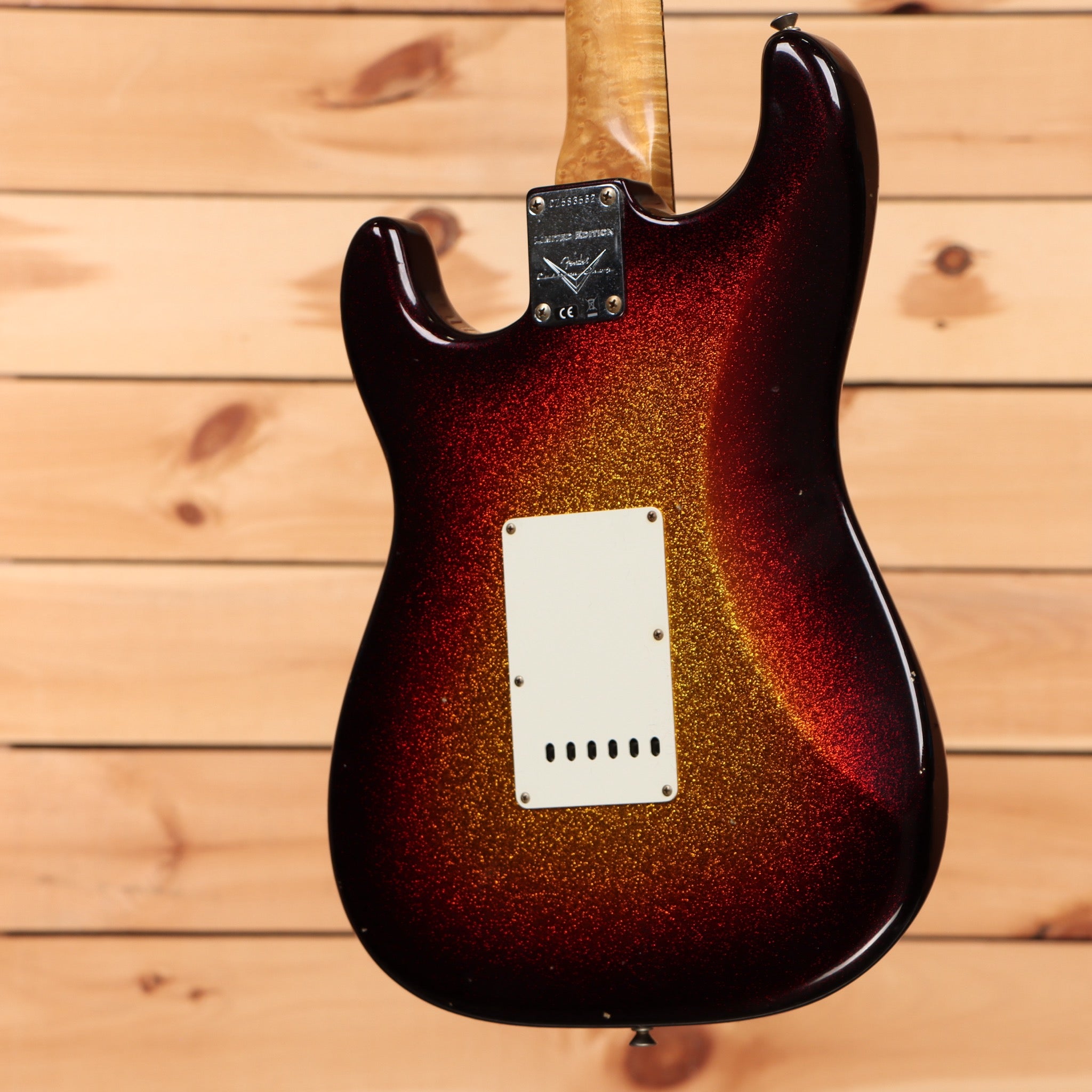 Fender Custom Shop Limited 1963 Sparkle Stratocaster Journeyman Relic 3-Color Sunburst electric guitar with white pickguard