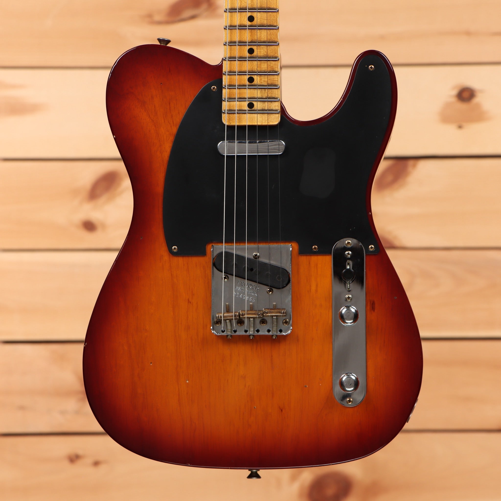 Fender Custom Shop 1954 Telecaster Journeyman Relic electric guitar Violin Burst with maple neck and single-coil pickup