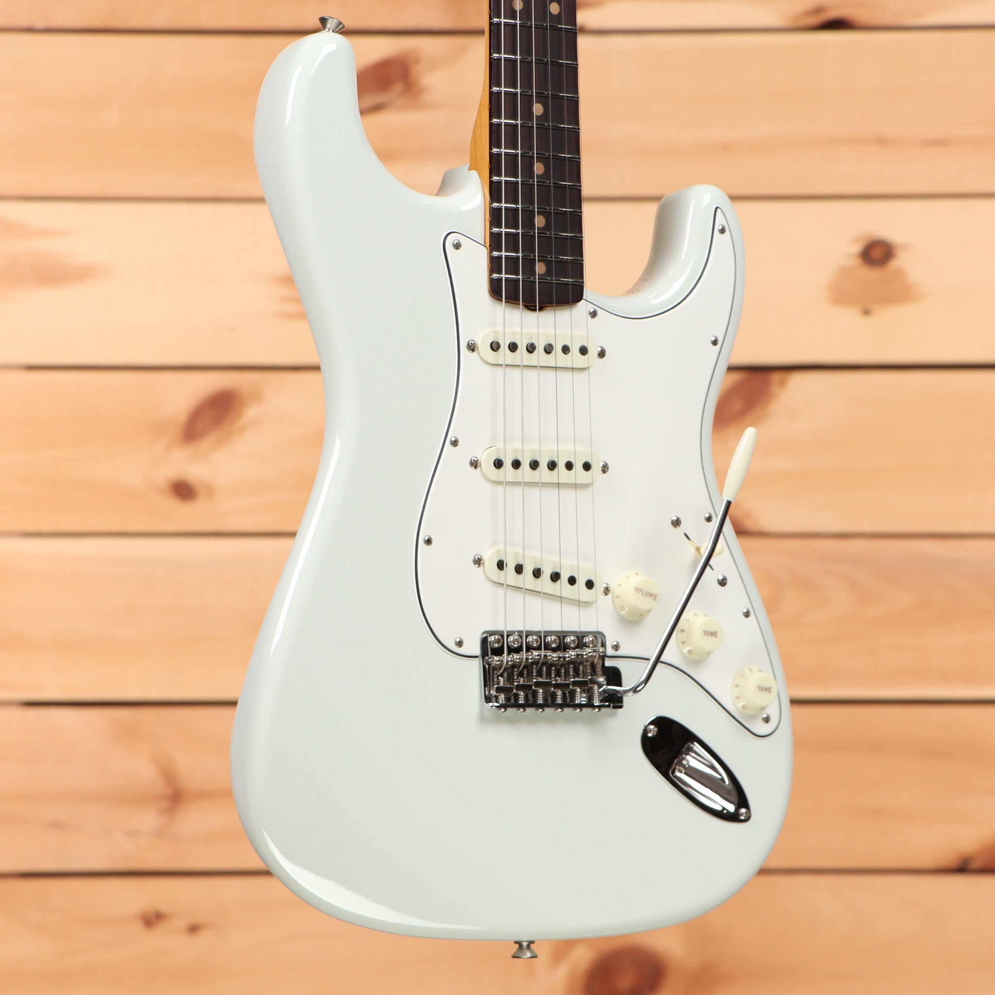 Fender Custom Shop Limited '64 L-Series Stratocaster electric guitar Olympic White with single-coil pickups and tremolo bridge