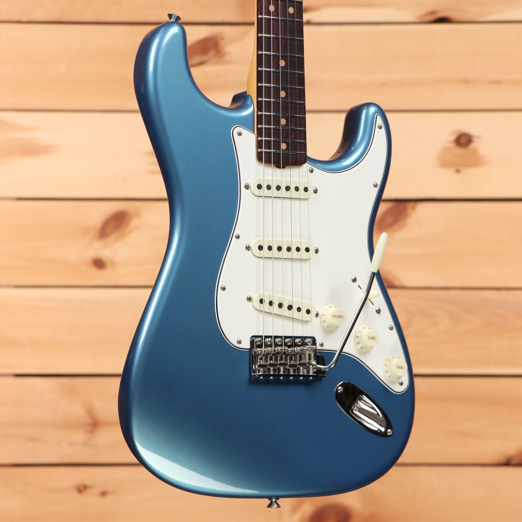 Fender Custom Shop Limited 1964 L-Series Stratocaster electric guitar Lake Placid Blue aged finish with white pickguard and single-coil pickups