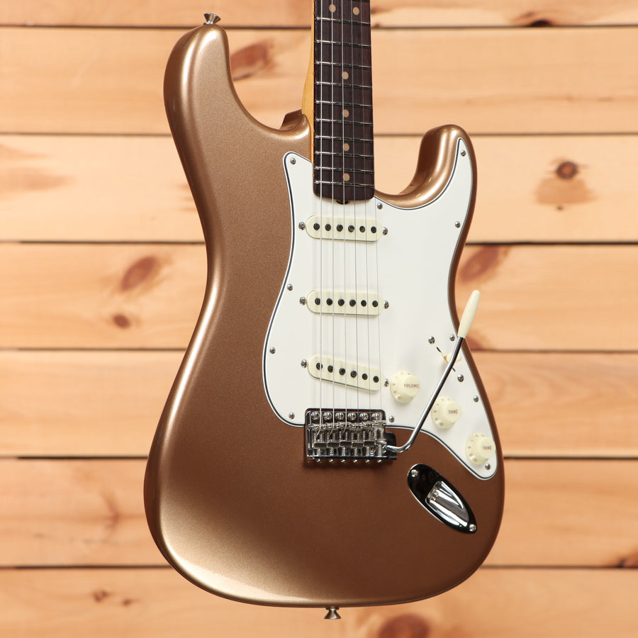 Fender Custom Shop Limited 1964 L-Series Stratocaster electric guitar Firemist Gold with white pickguard and single-coil pickups