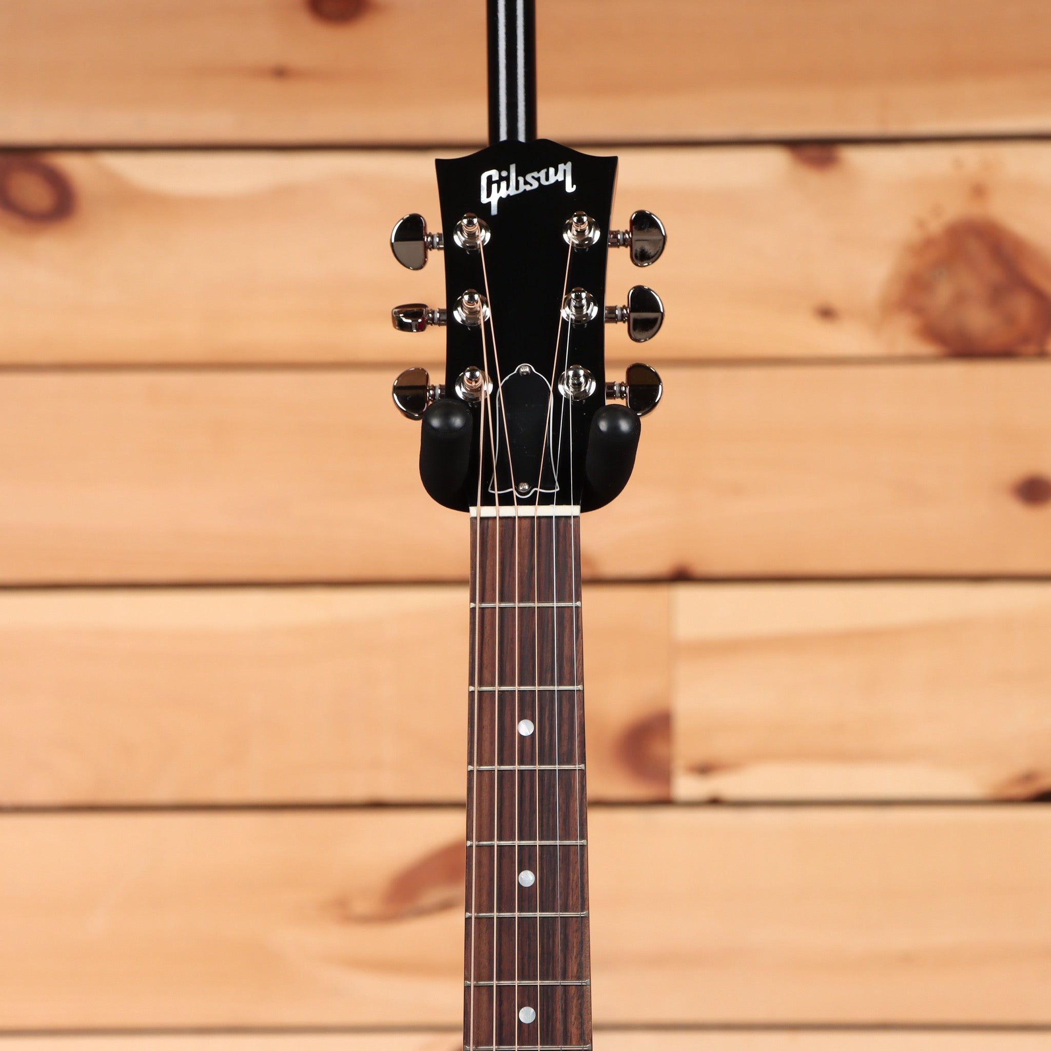 Gibson J45 Standard acoustic guitar natural finish with rosewood fretboard and chrome tuners