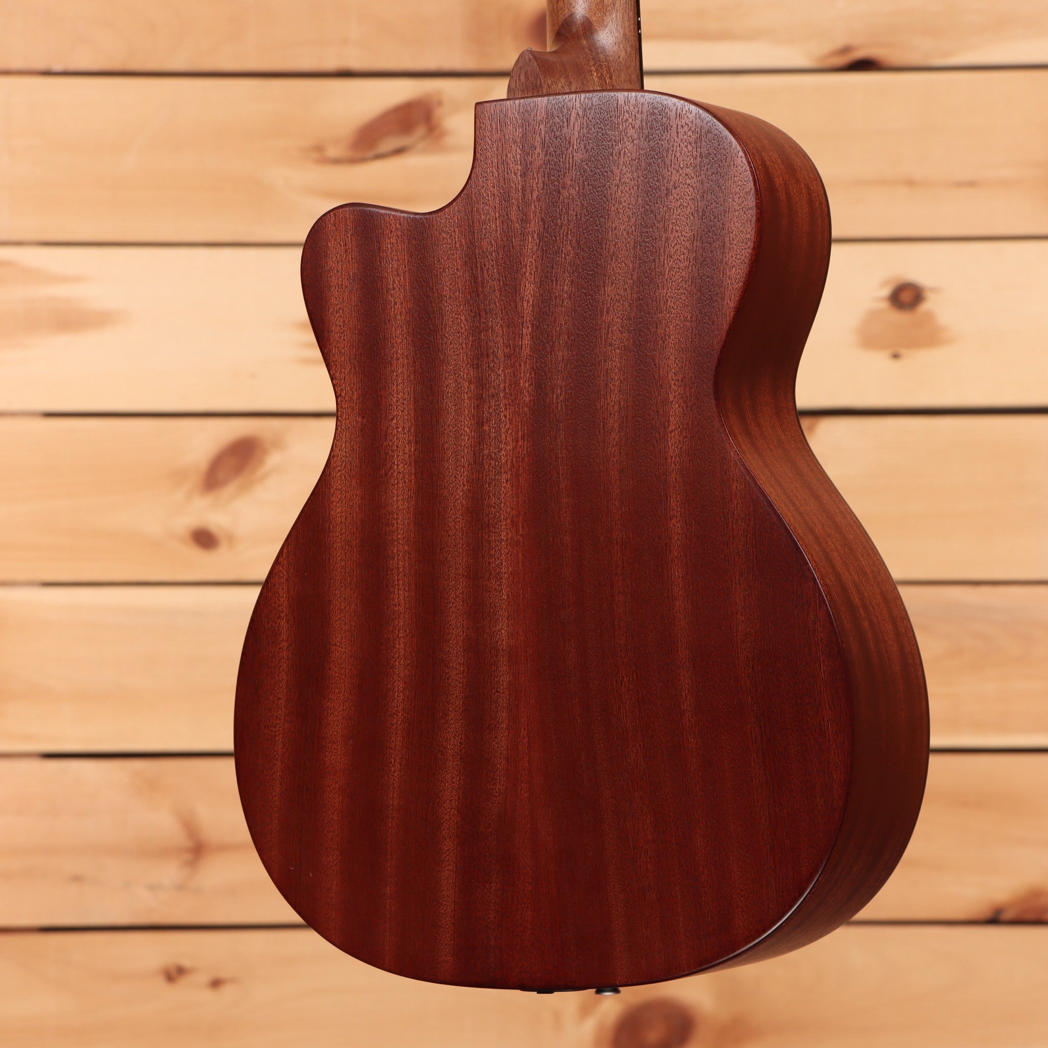 Martin 000CJR10E Concert acoustic guitar satin natural finish with cutaway and mahogany back