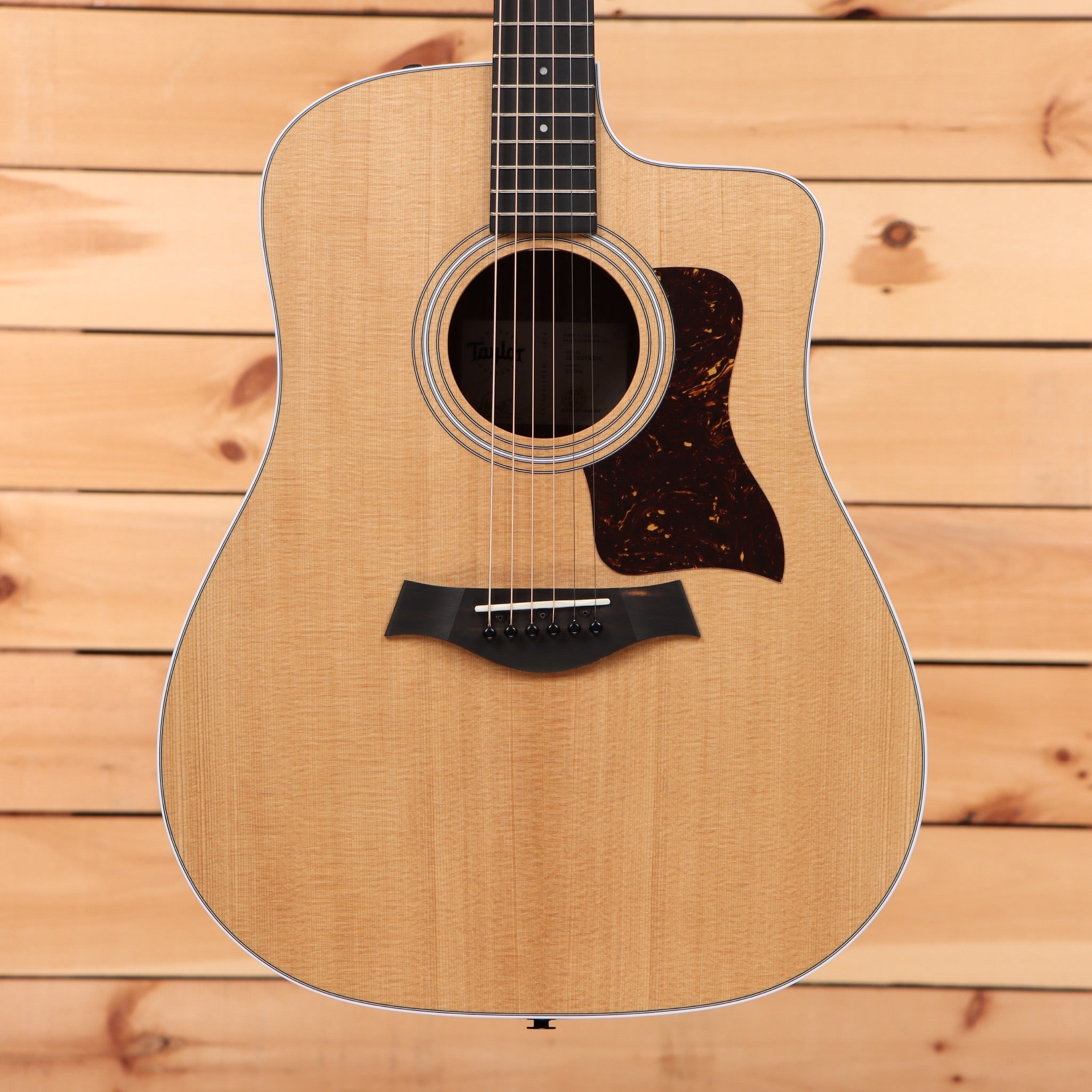 Taylor 210ce dreadnought acoustic guitar natural finish with tortoiseshell pickguard