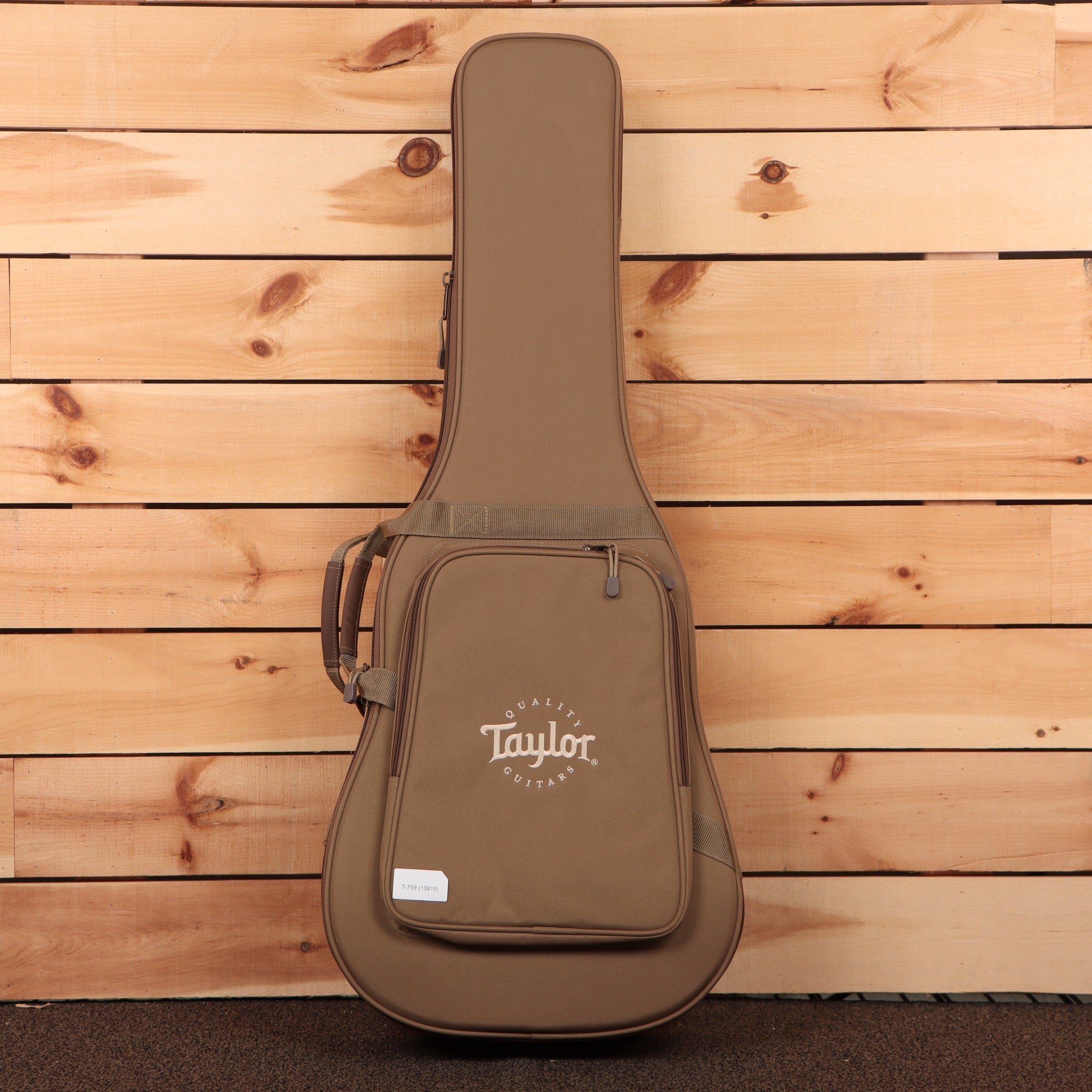 Taylor 210ce Grand Concert acoustic guitar natural finish with padded gig bag
