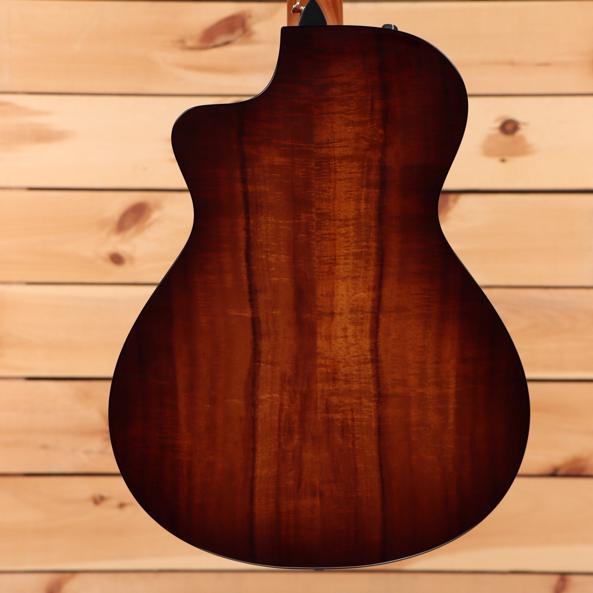 Taylor 222cek-DLX acoustic guitar Shaded Edgeburst pre-owned with cutaway body