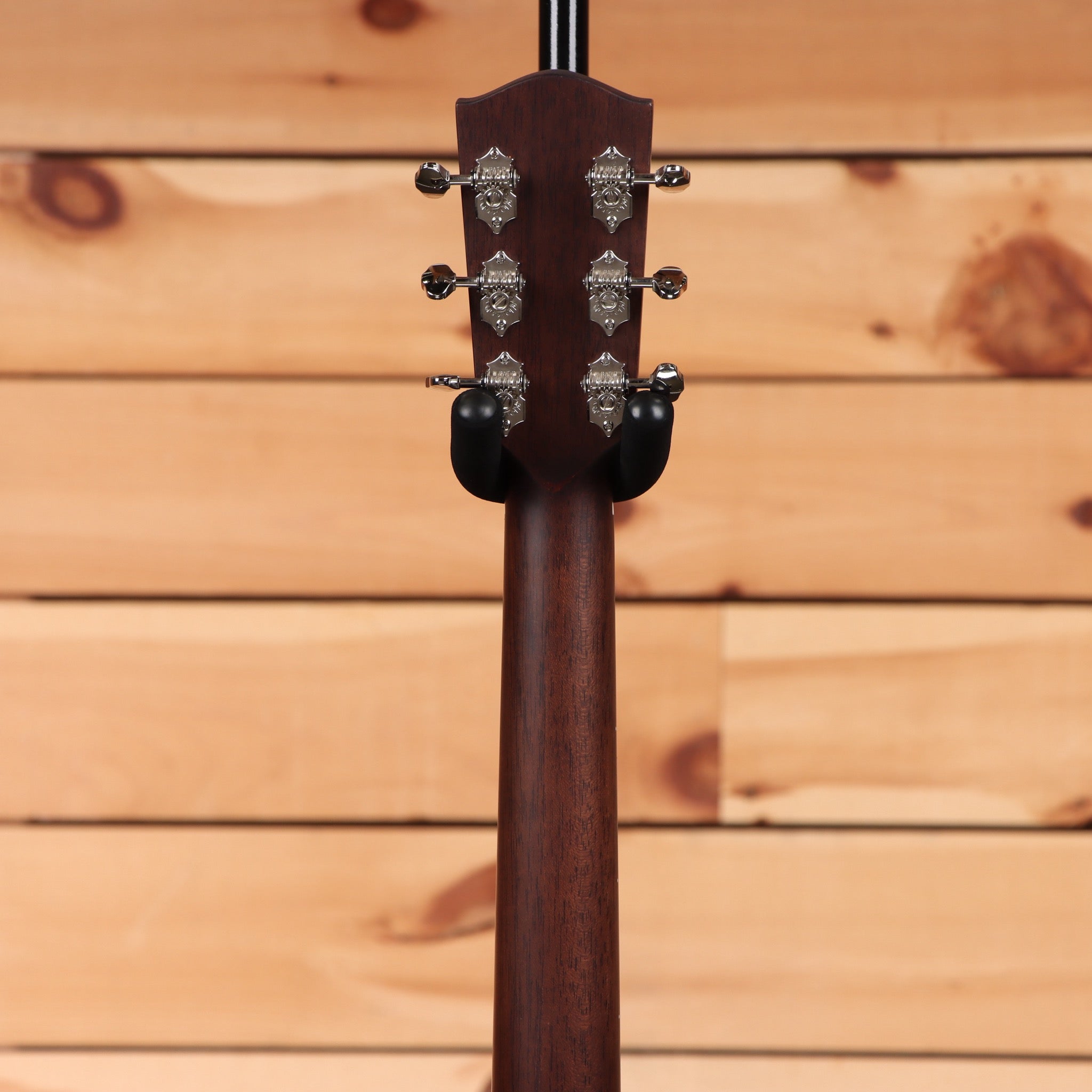 Eastman E20SSTC acoustic guitar sunburst finish with ornate tuning machines and black endpin