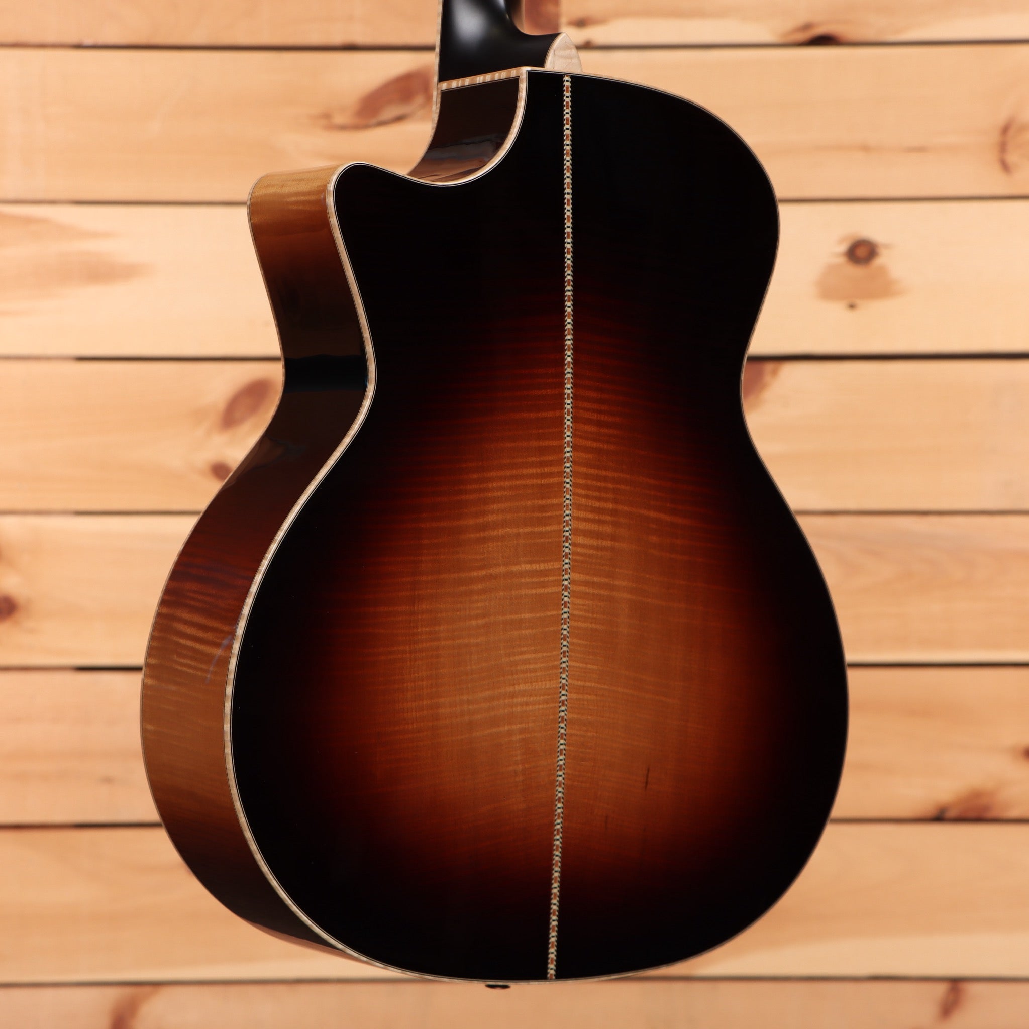 Eastman AC622CE sunburst acoustic guitar with cutaway and white binding detail
