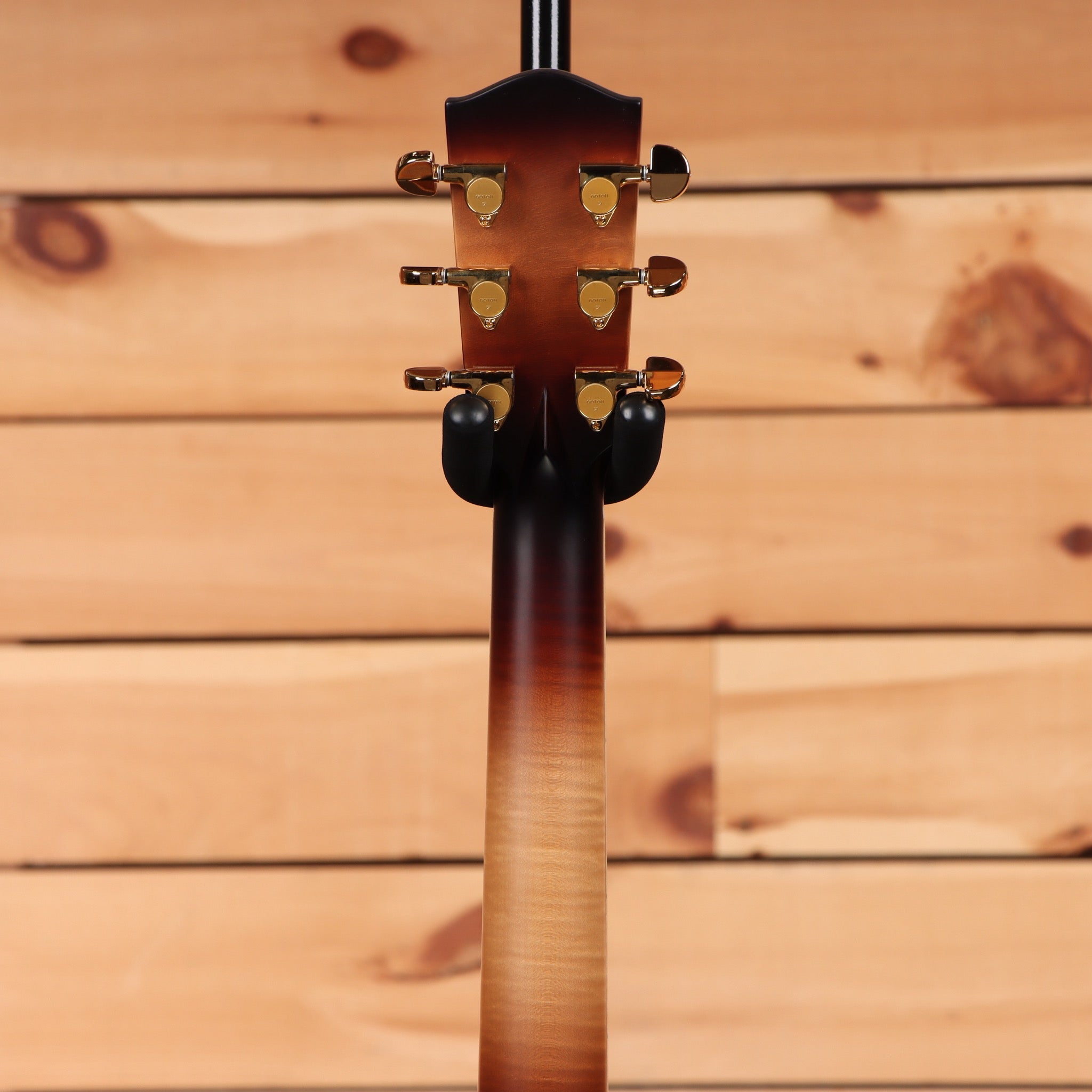Eastman AC622CE sunburst acoustic guitar with gold tuning machines and cutaway body