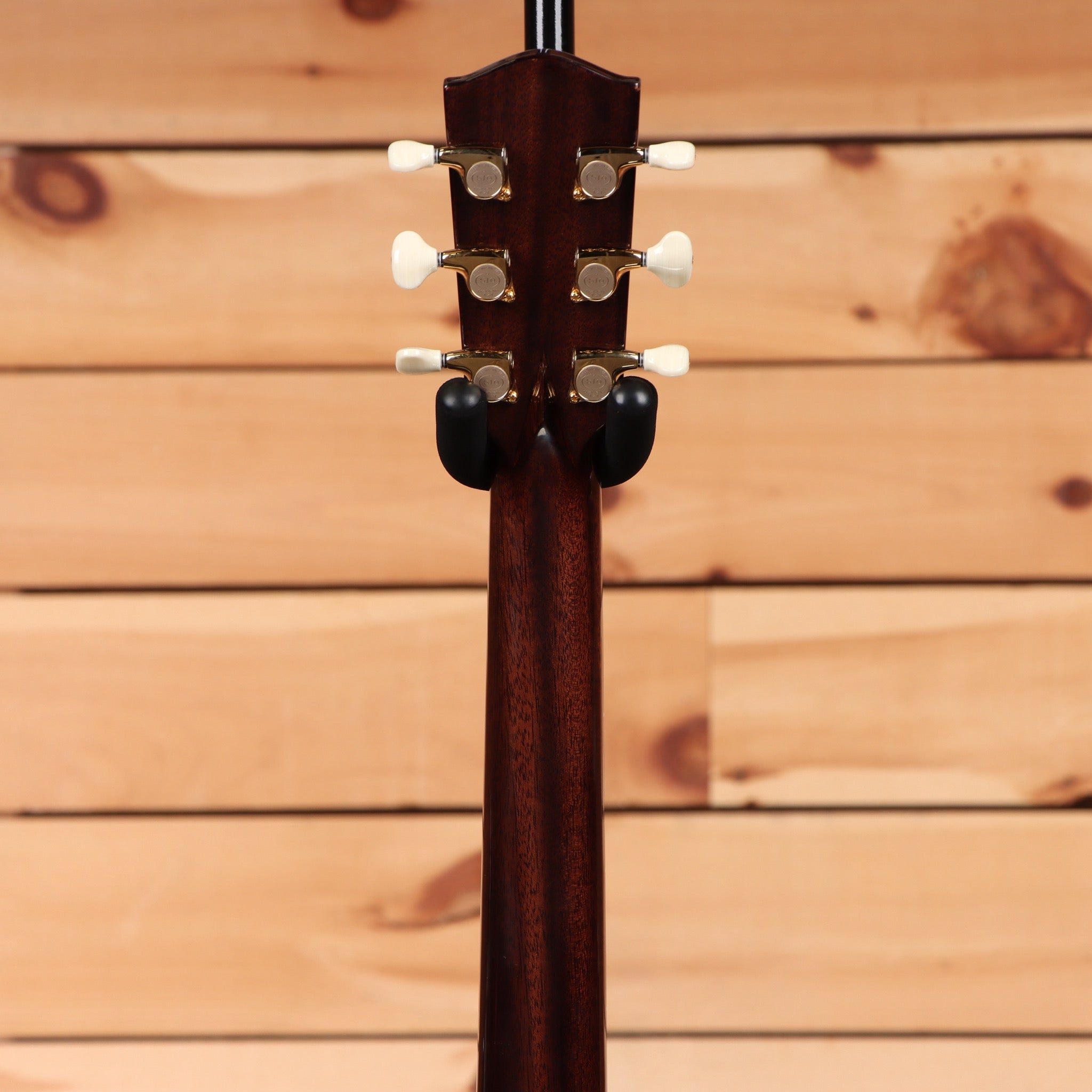 Eastman AC922CE natural acoustic guitar with white pearloid tuning machines