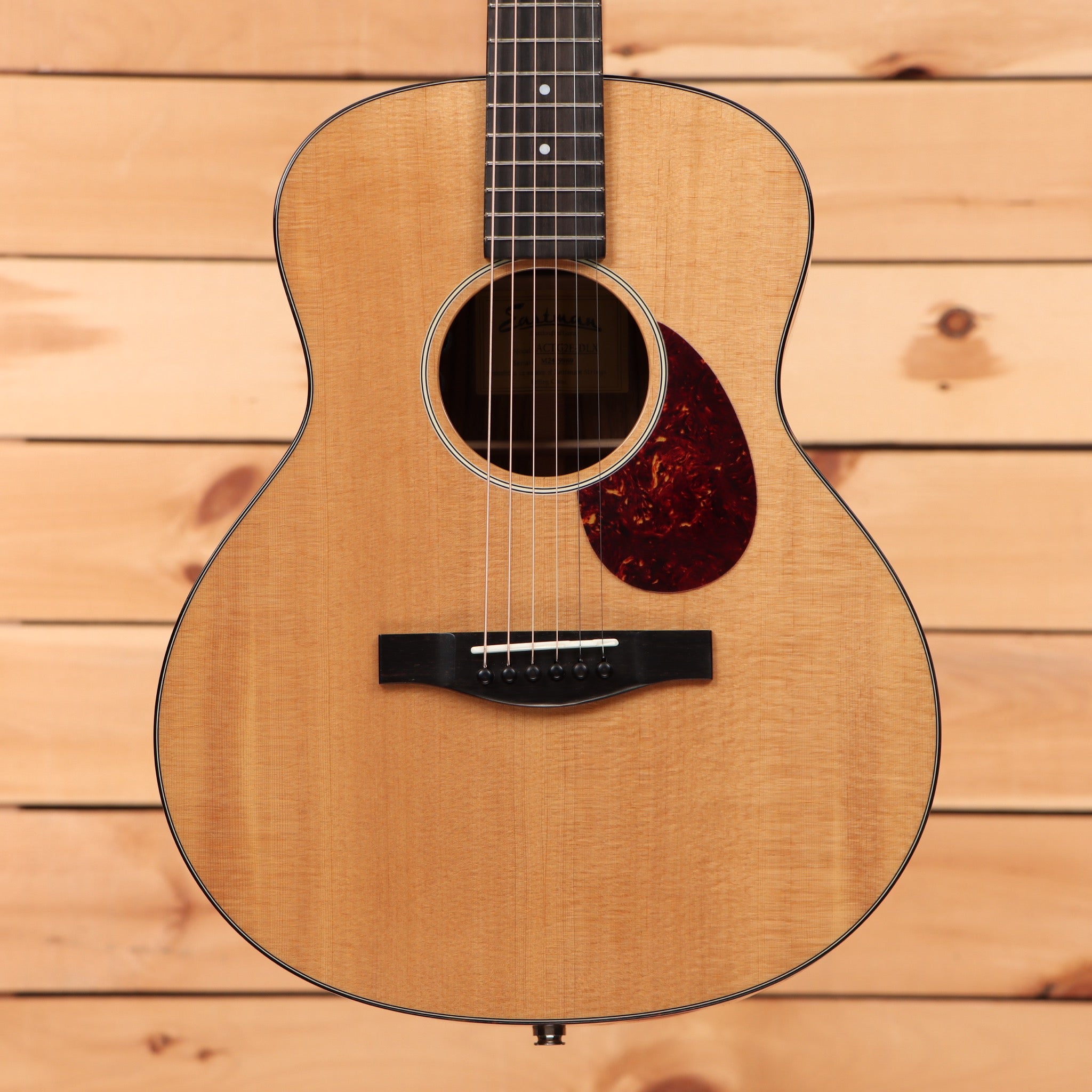 Eastman ACTG2EDLX acoustic guitar natural finish with tortoiseshell pickguard and rosewood fretboard
