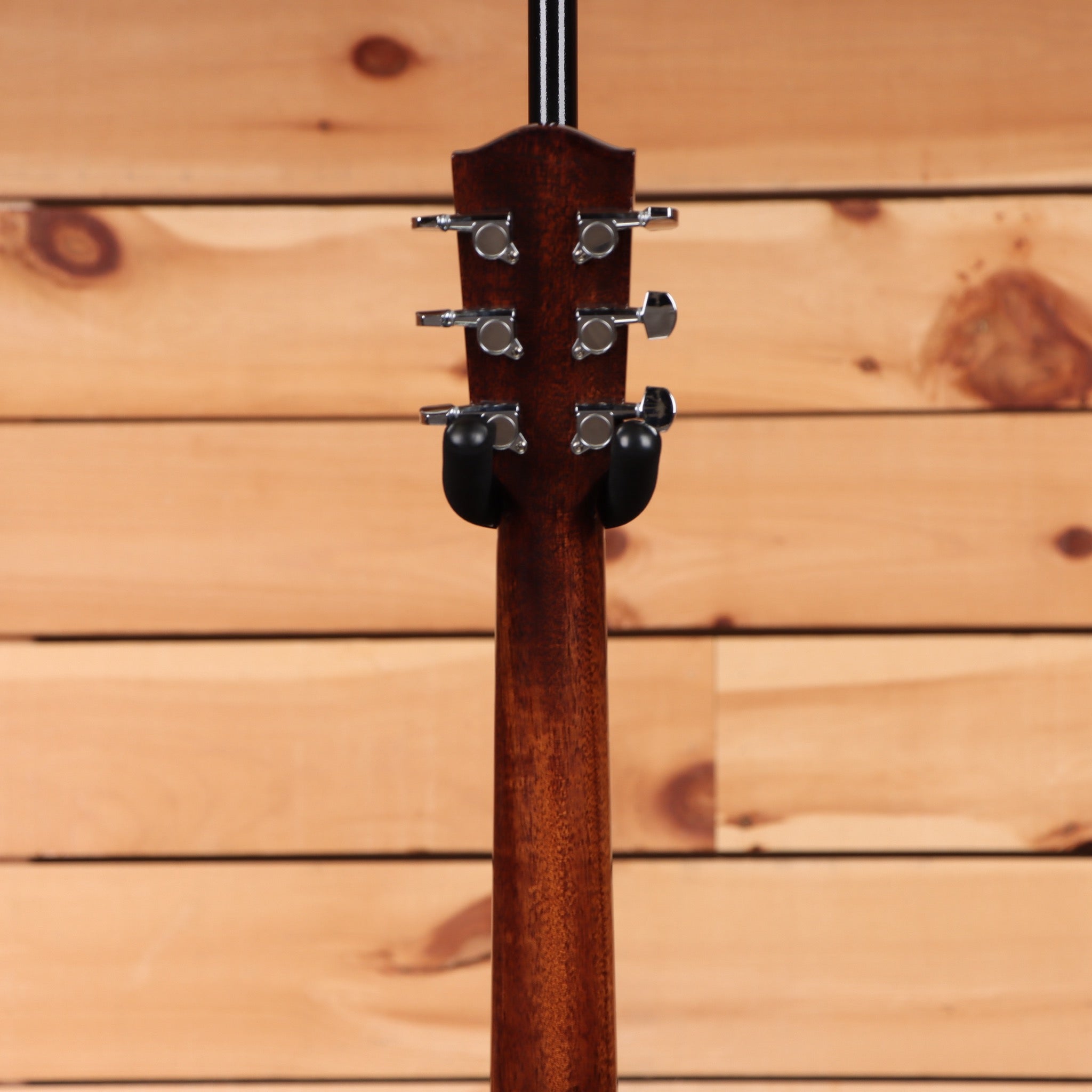Eastman ACT G2EDLx natural acoustic guitar with chrome tuning machines