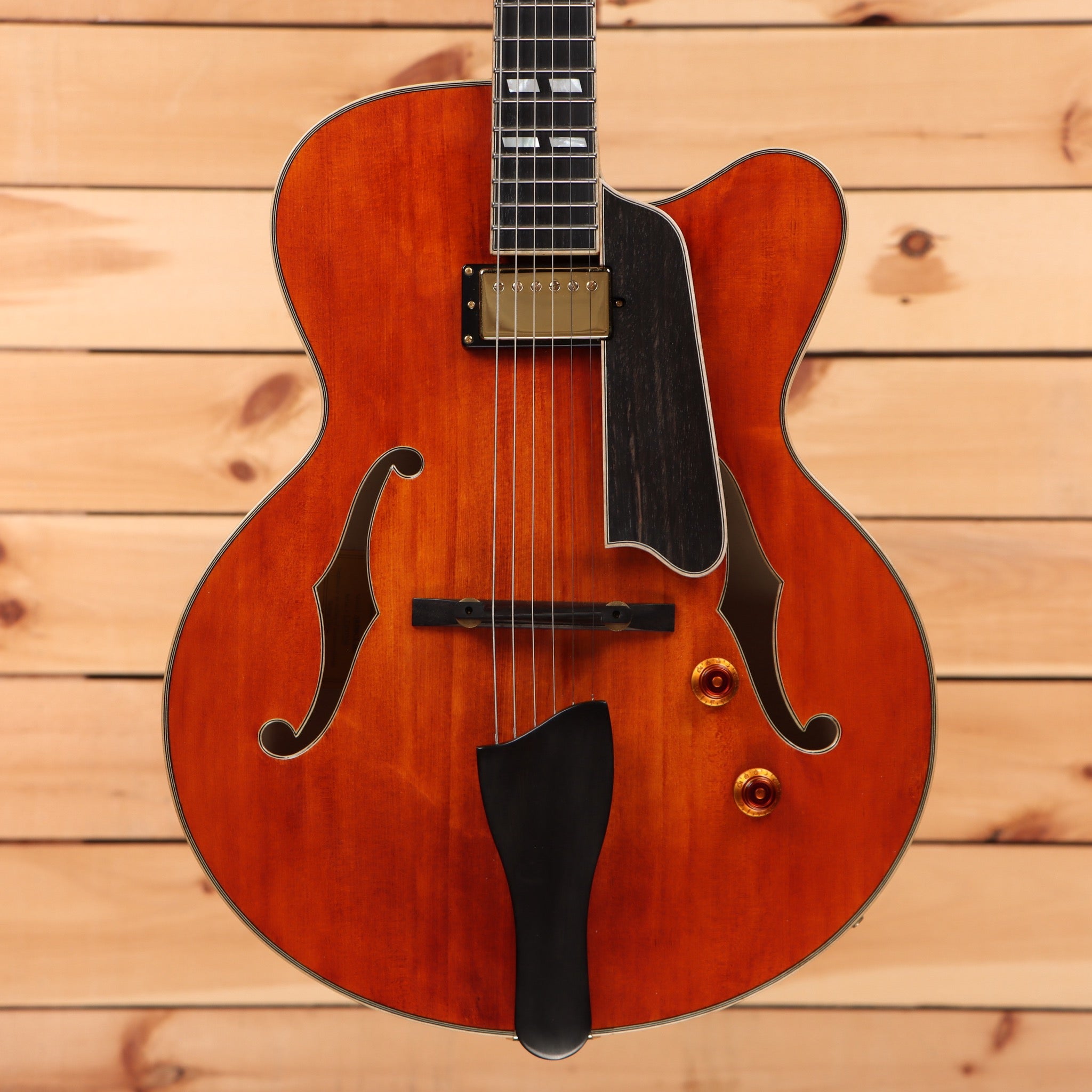 Eastman AR580CE semi-hollow body electric guitar honeyburst with f-holes and gold hardware