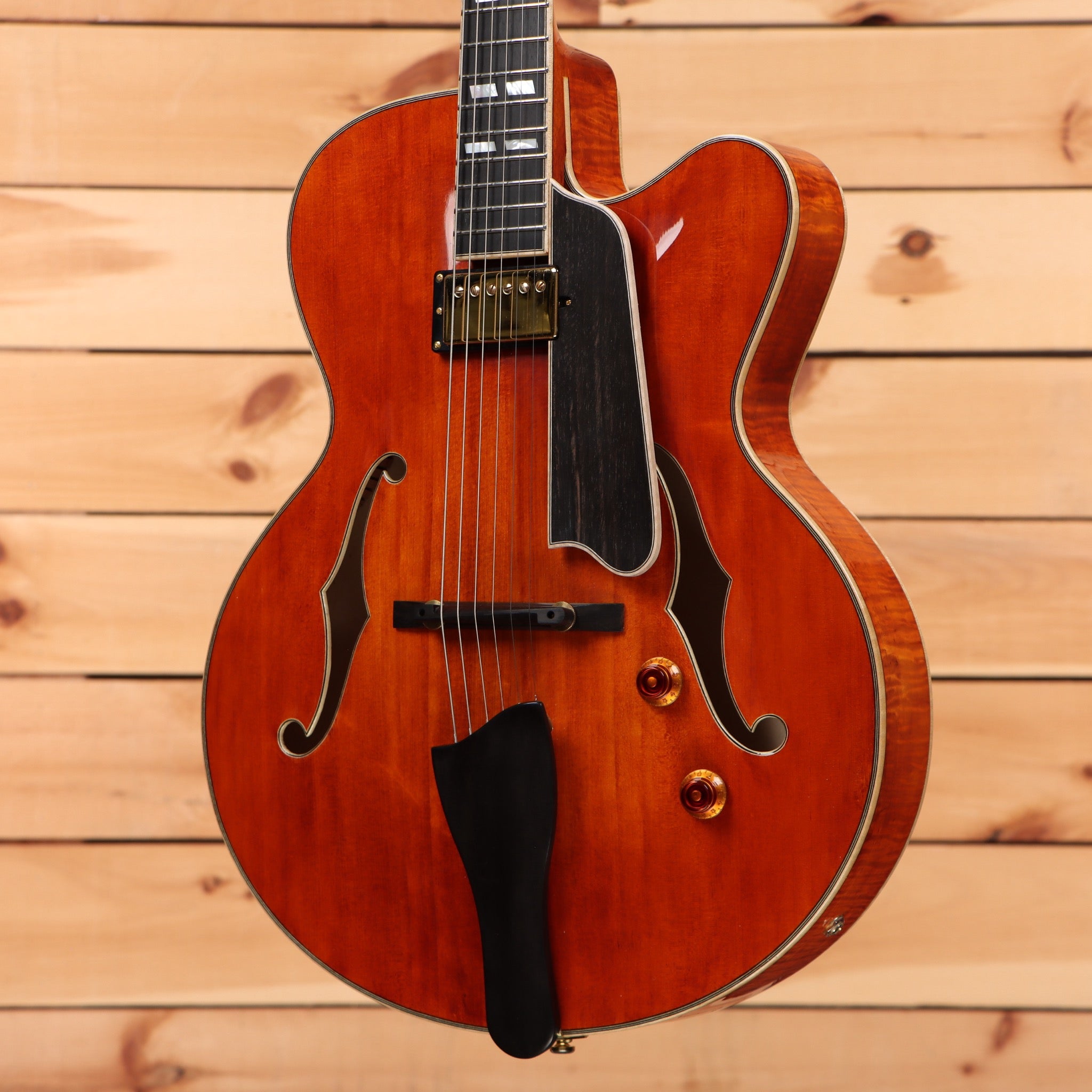 Eastman AR580CEHB semi-hollow electric guitar honeyburst finish with f-holes and gold hardware