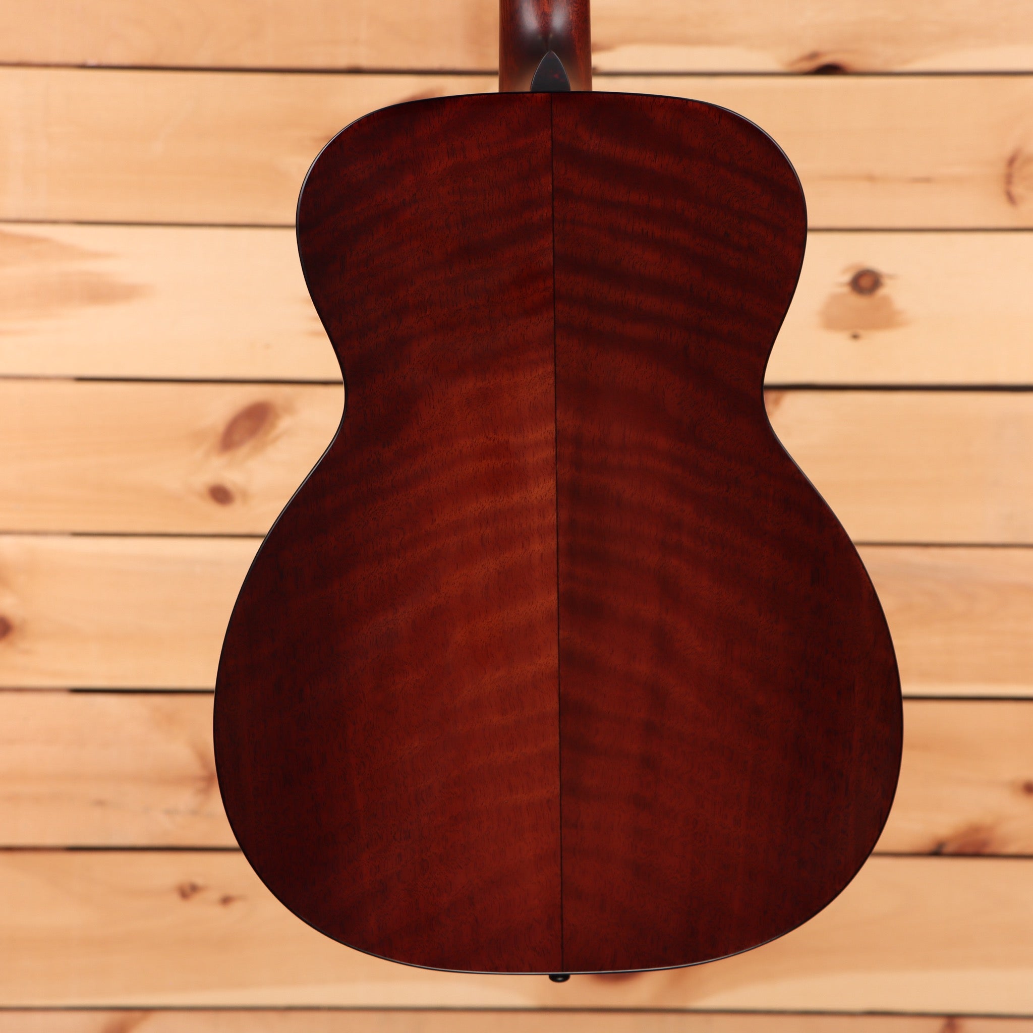 Eastman E10OM TC dreadnought acoustic guitar natural finish with solid spruce top