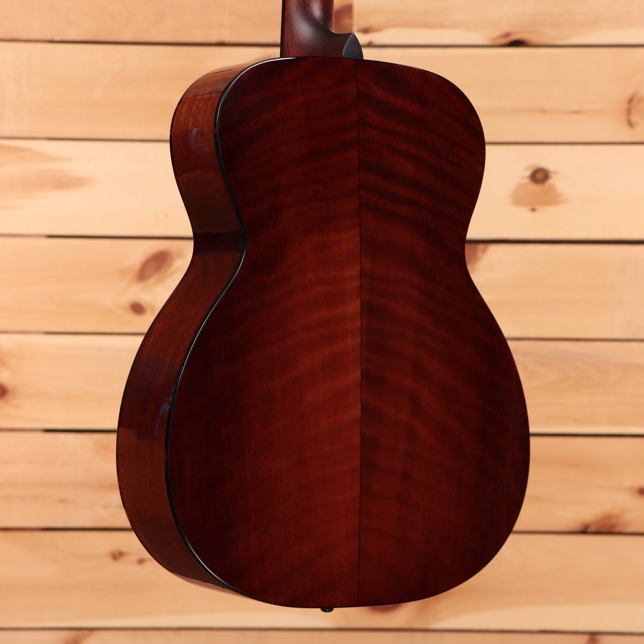 Eastman E10OMTC dreadnought acoustic guitar natural finish with mahogany back and sides
