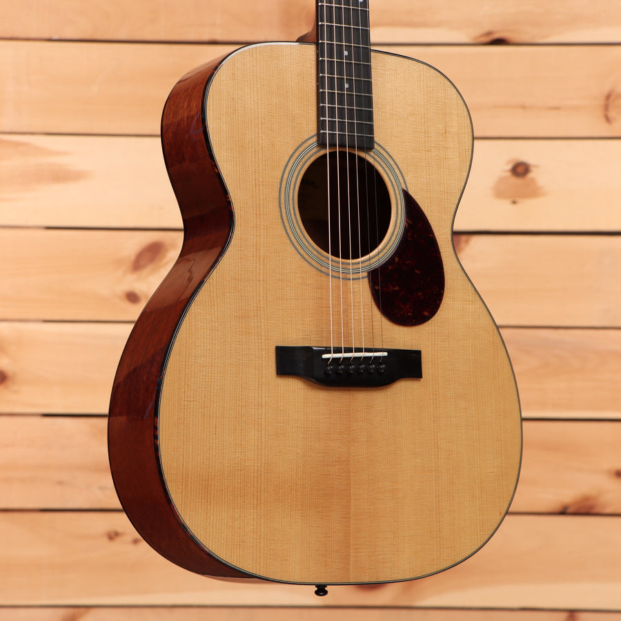 Eastman E10OM-TC dreadnought acoustic guitar natural finish with rosewood back and sides