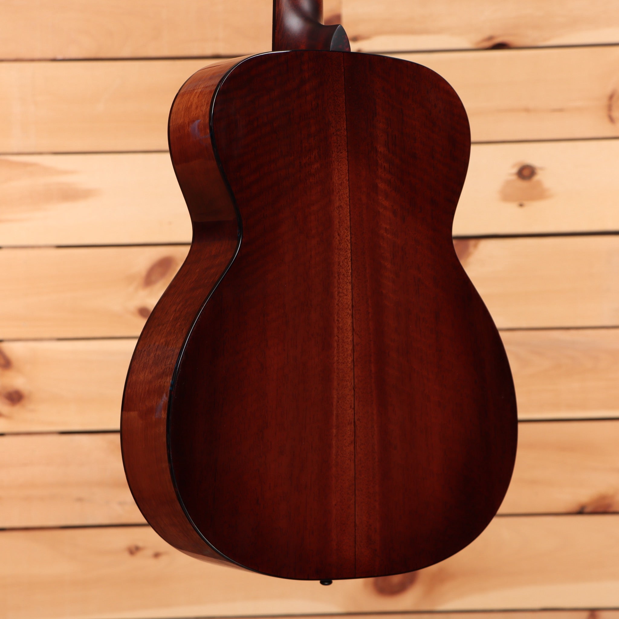 Eastman E10OM-TC dreadnought acoustic guitar natural finish with solid wood construction