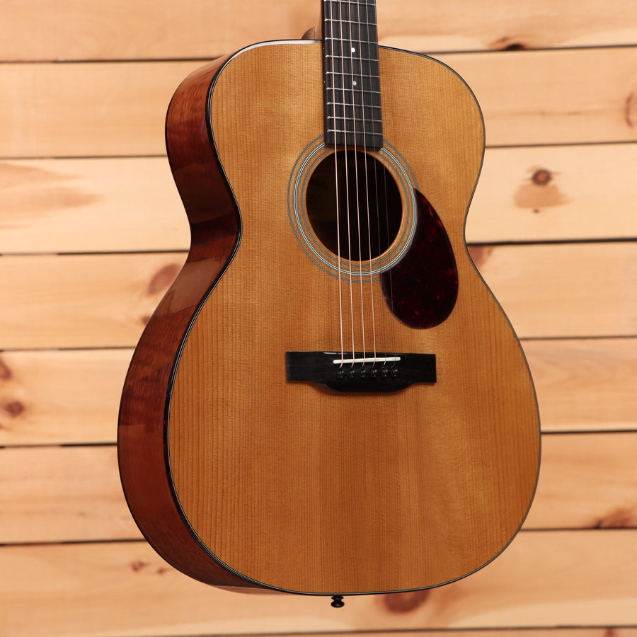 Eastman E10OM TC dreadnought acoustic guitar natural finish with rosewood back and sides