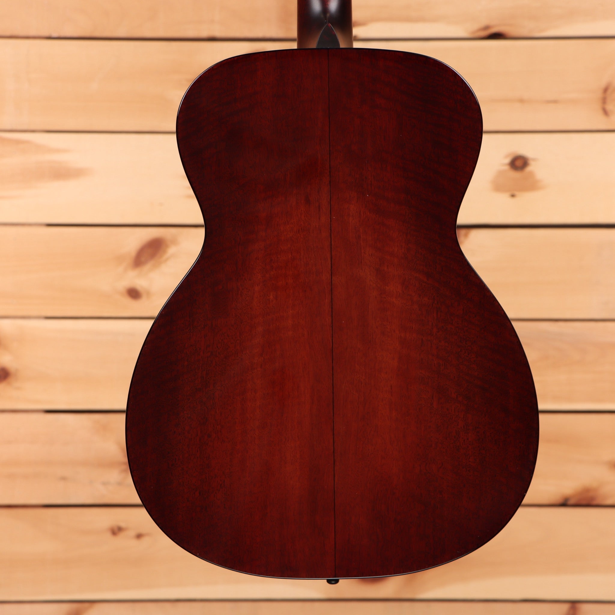 Eastman E10OM TC acoustic guitar natural finish dreadnought body with solid spruce top