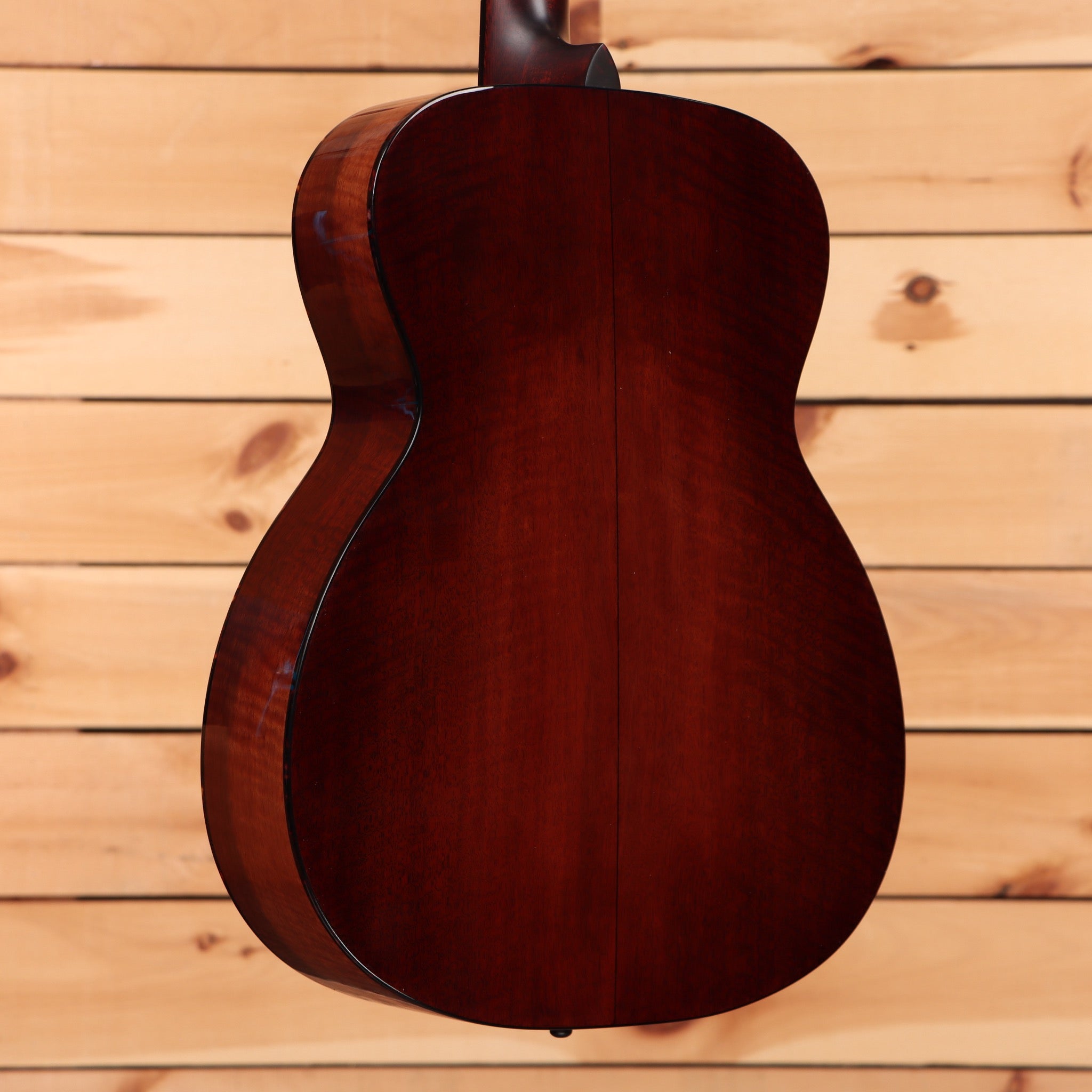 Eastman E10OM-TC dreadnought acoustic guitar natural finish with solid spruce top and mahogany back and sides