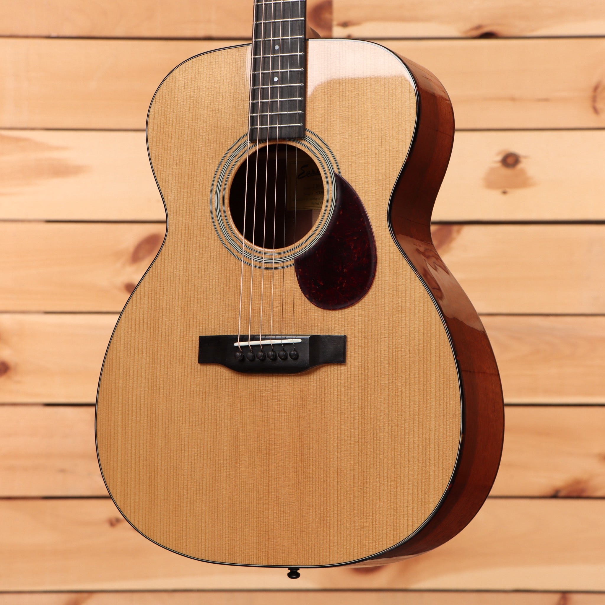 Eastman E10OMTC acoustic guitar natural finish with rosewood back and sides