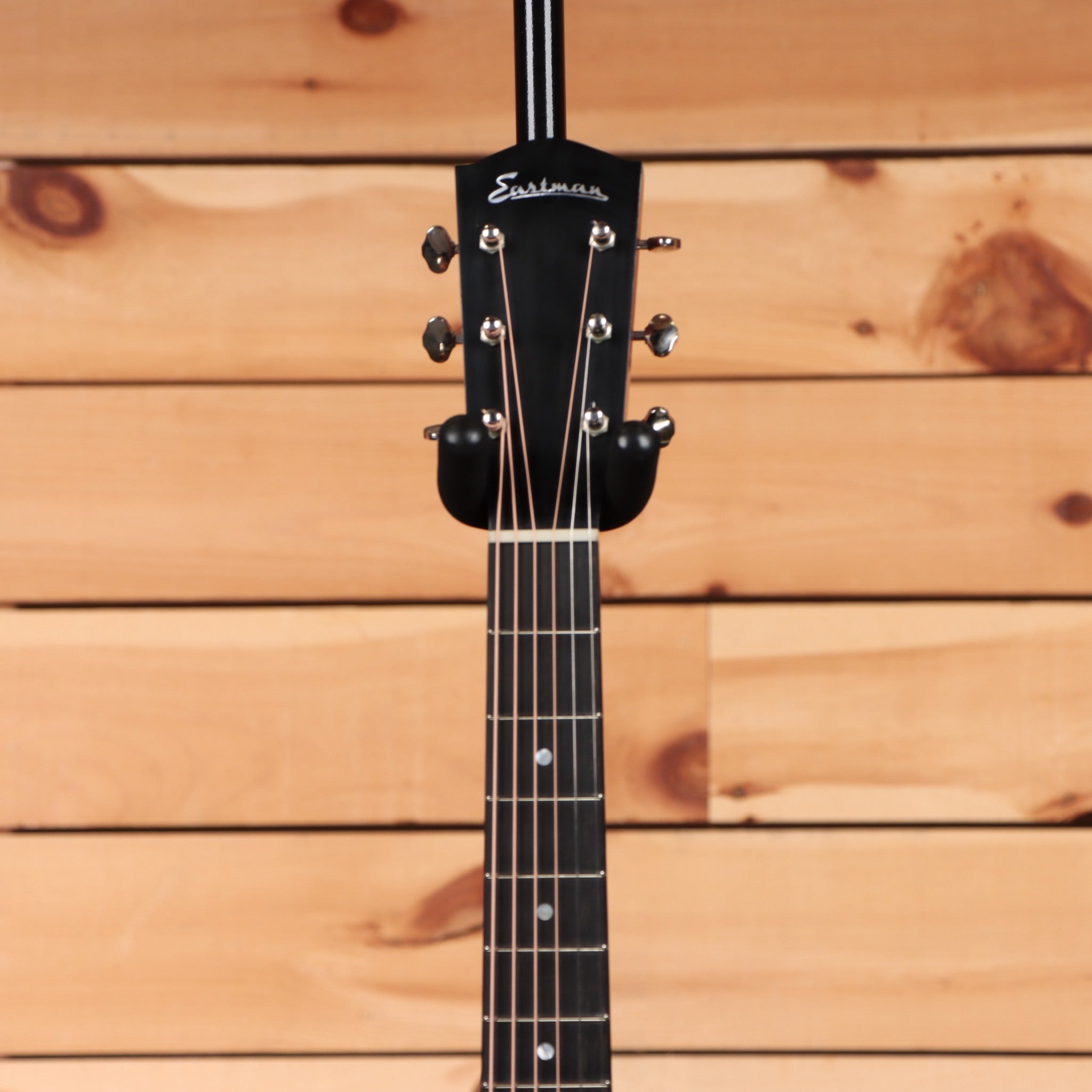 Eastman E10OOSSV classical acoustic guitar antique finish with rosewood fretboard and chrome tuners