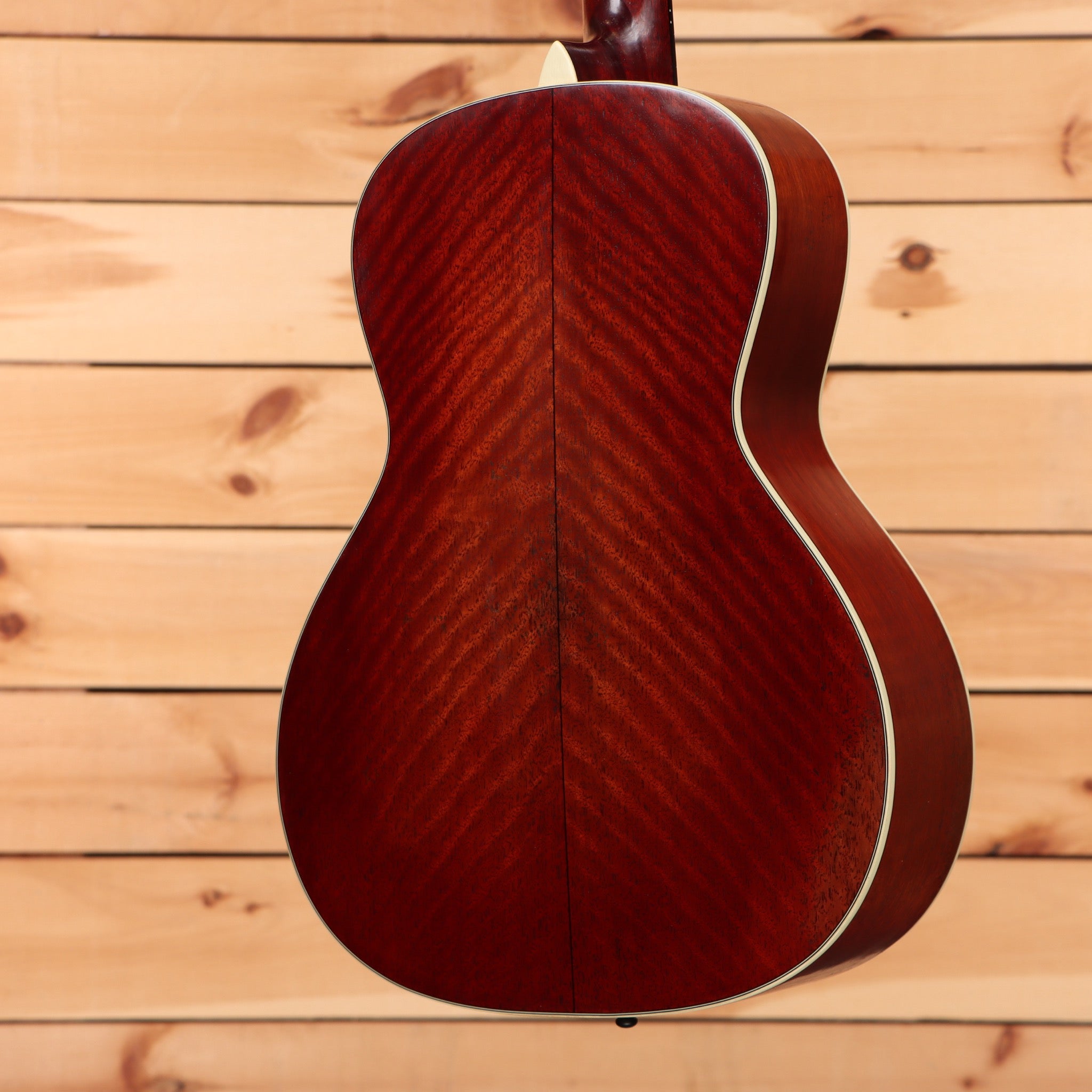 Eastman E10OO SSV acoustic guitar antique classic finish with cream binding