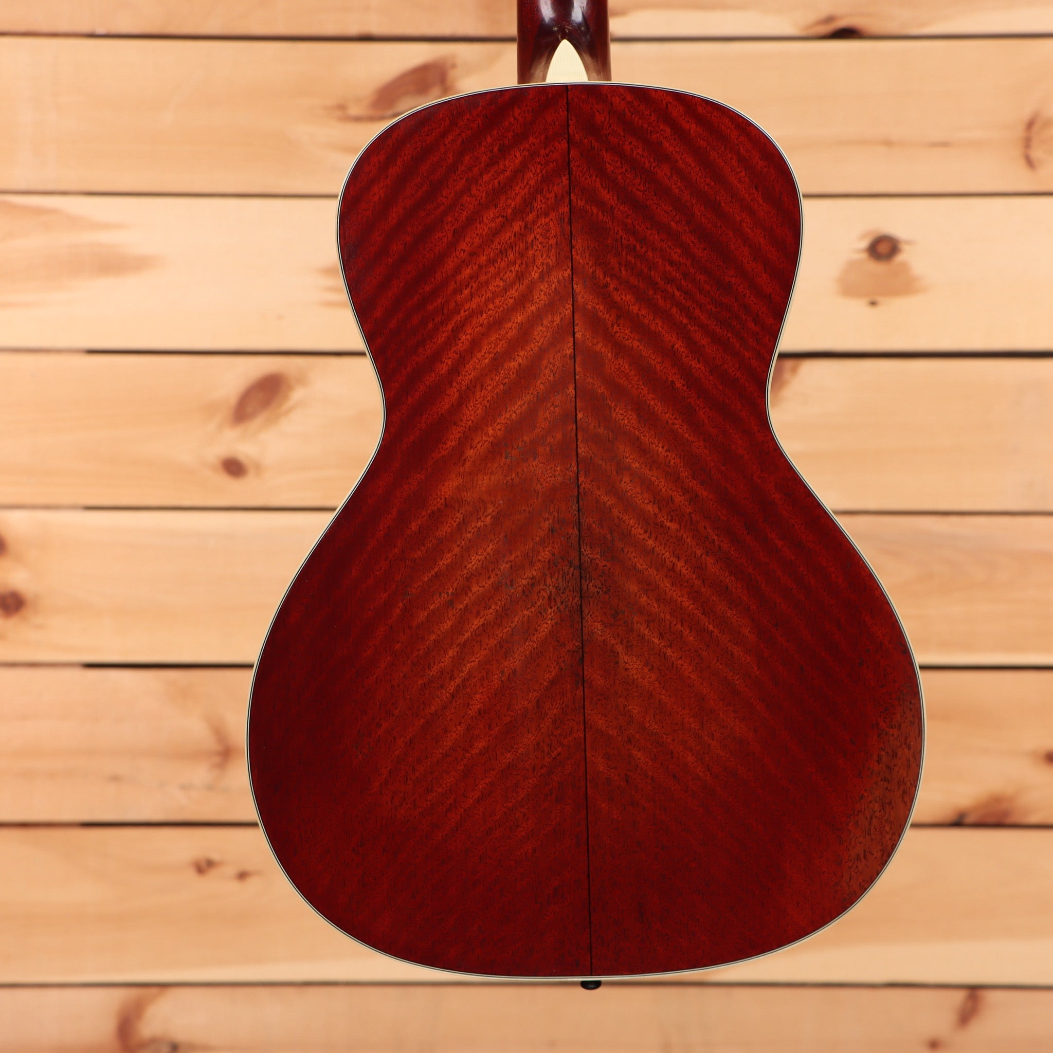 Eastman E10OO SSV classical acoustic guitar antique finish with figured wood back and sides
