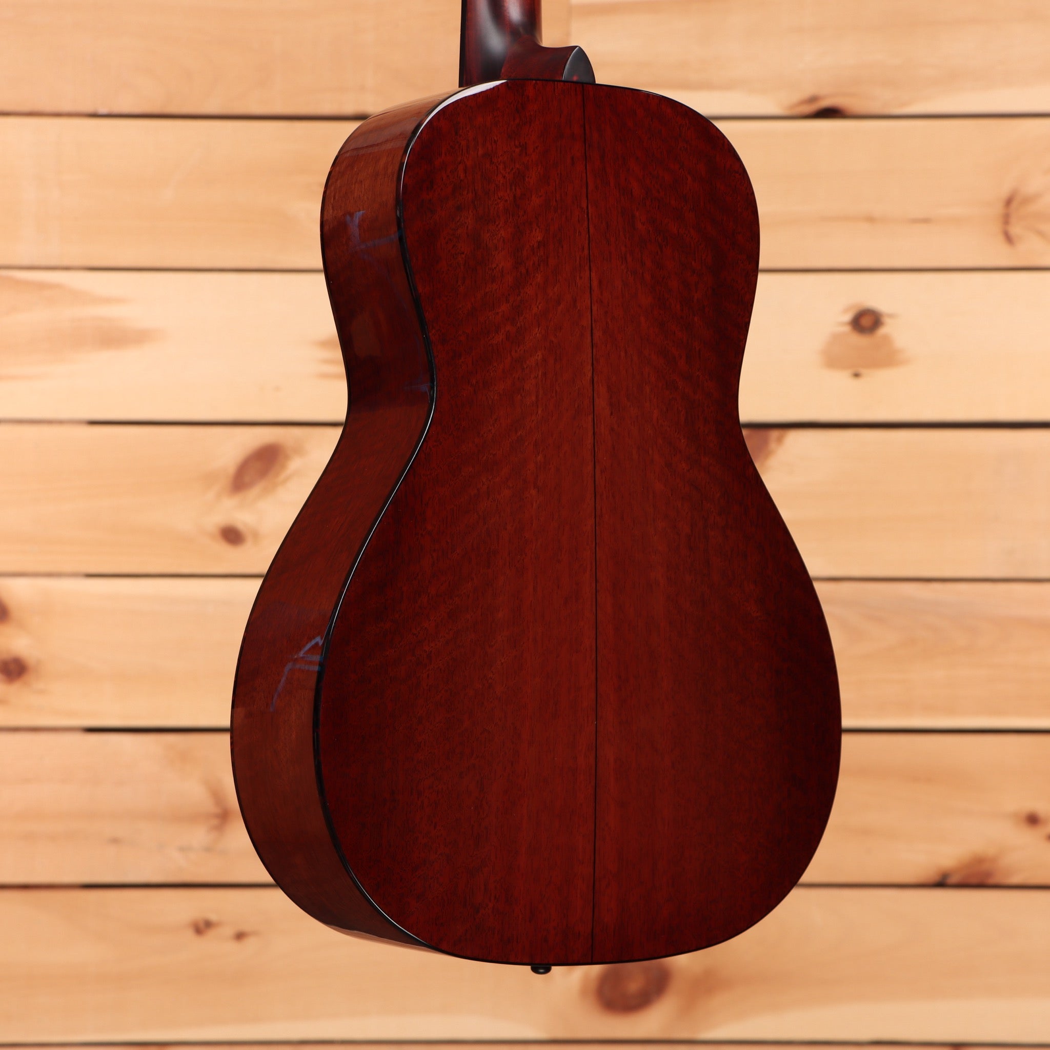 Eastman E10PTC dreadnought acoustic guitar natural finish with curved body lines