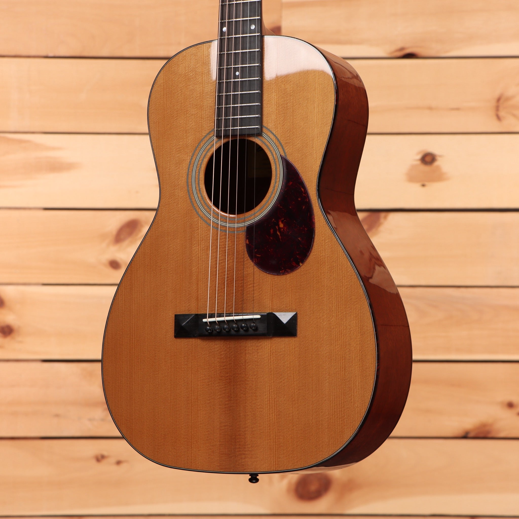 Eastman E10PTC dreadnought acoustic guitar natural finish with tortoiseshell pickguard