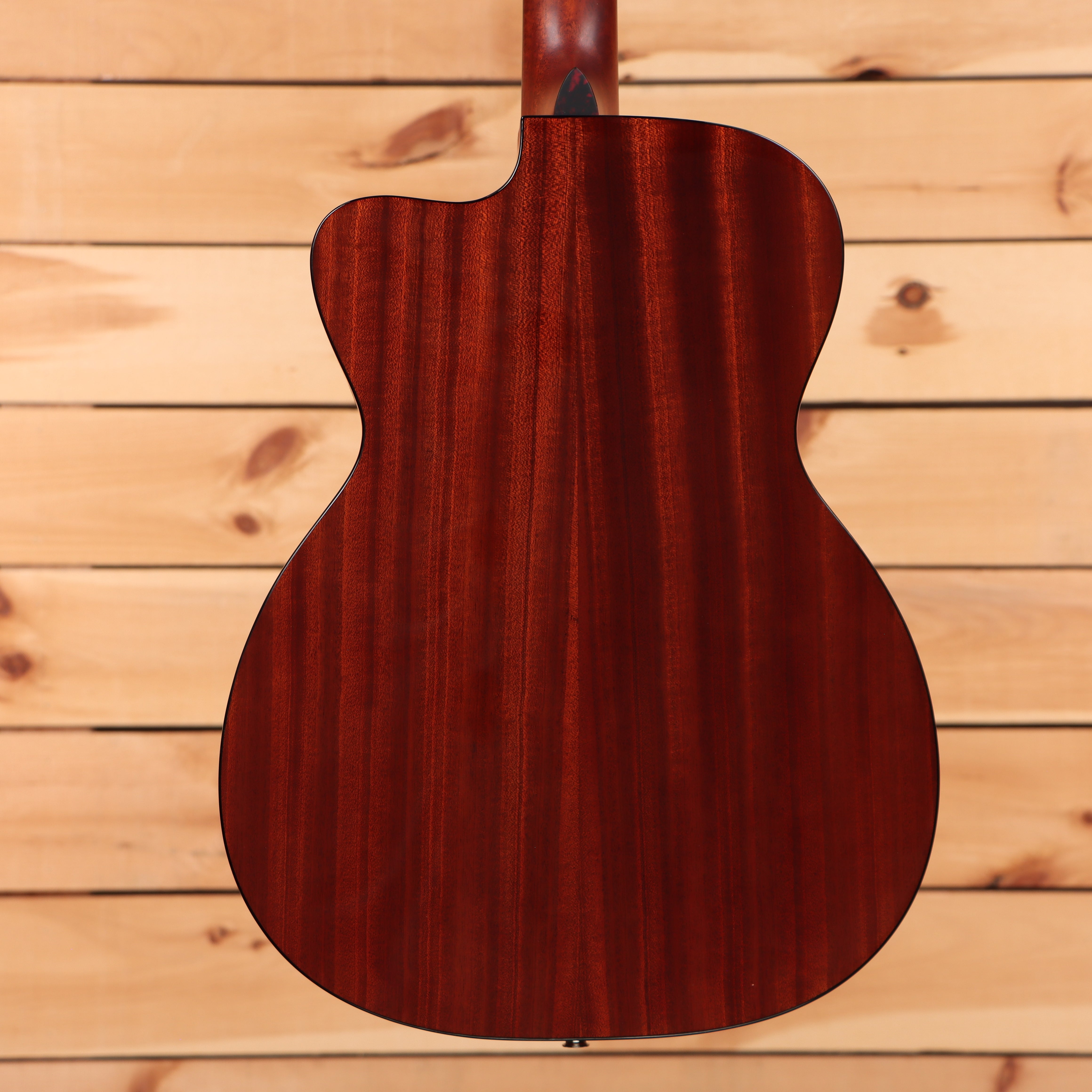 Eastman E1omcedlx acoustic guitar natural finish with cutaway body and mahogany back