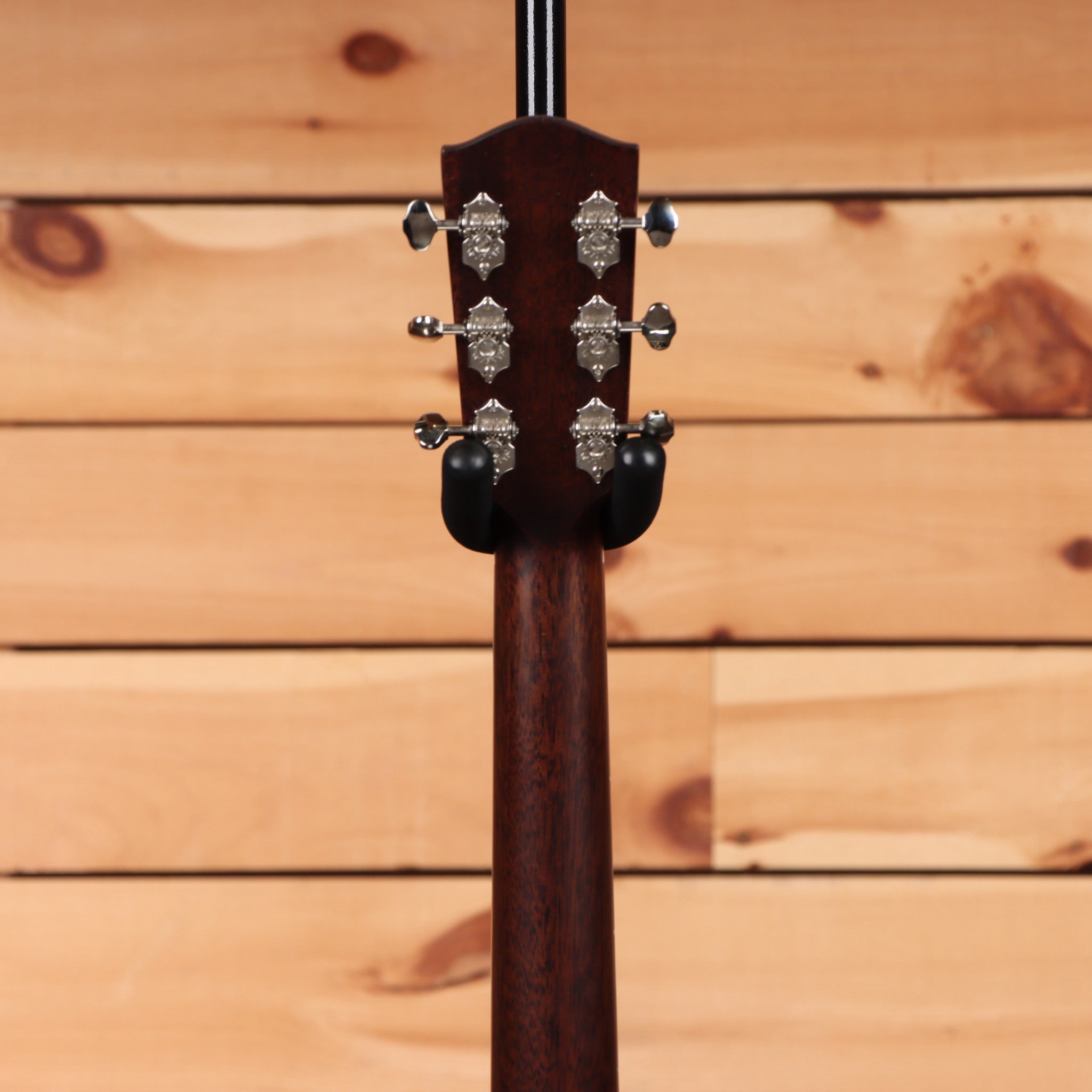 Eastman E20OOsstc acoustic guitar sunburst finish with ornate chrome tuning machines