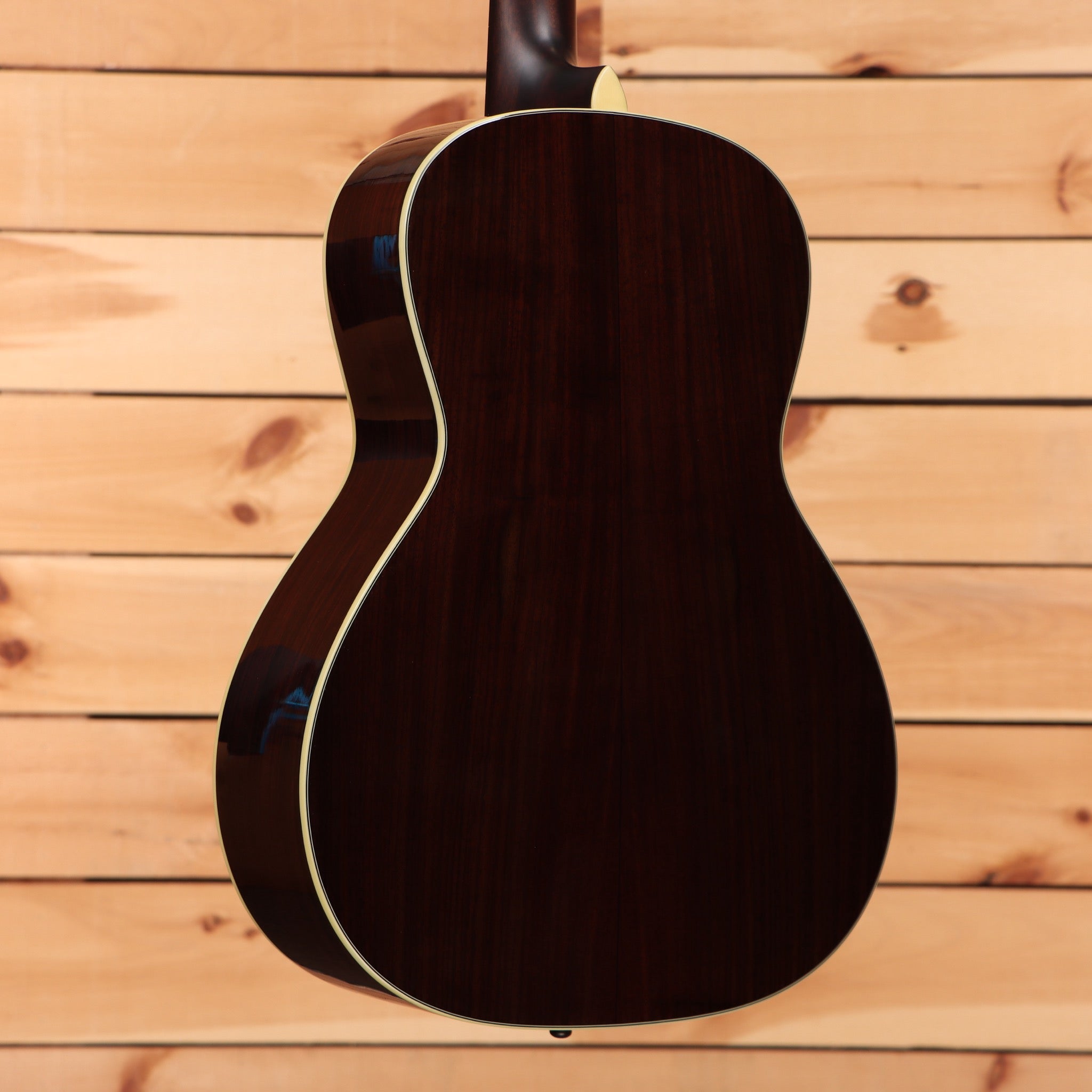 Eastman E20OO STC dreadnought acoustic guitar sunburst with cream binding and solid spruce top