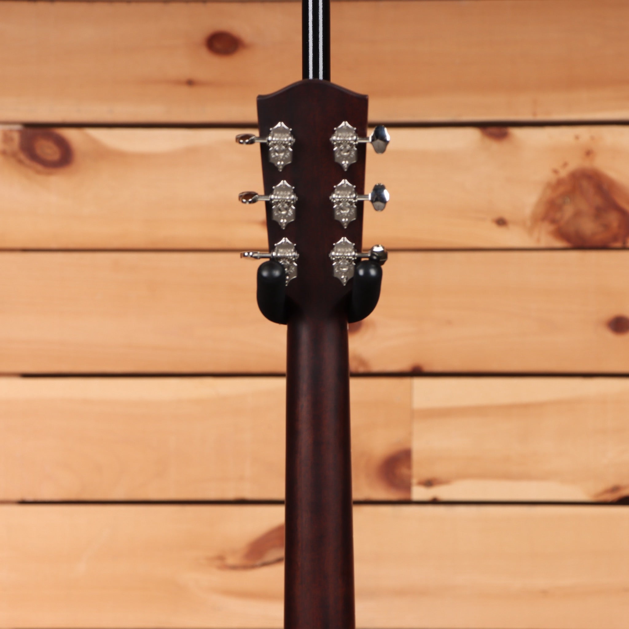 Eastman E20OOsstc acoustic guitar sunburst finish with chrome tuning machines