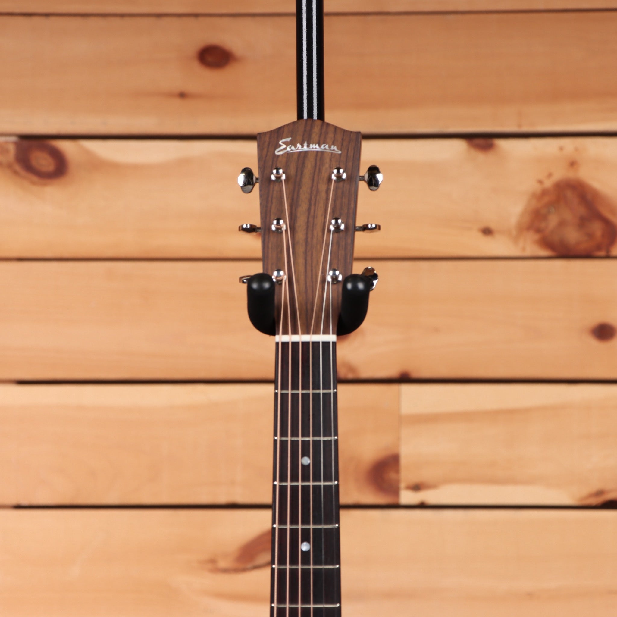 Eastman E20SSTC acoustic guitar sunburst finish with rosewood fretboard and chrome tuners