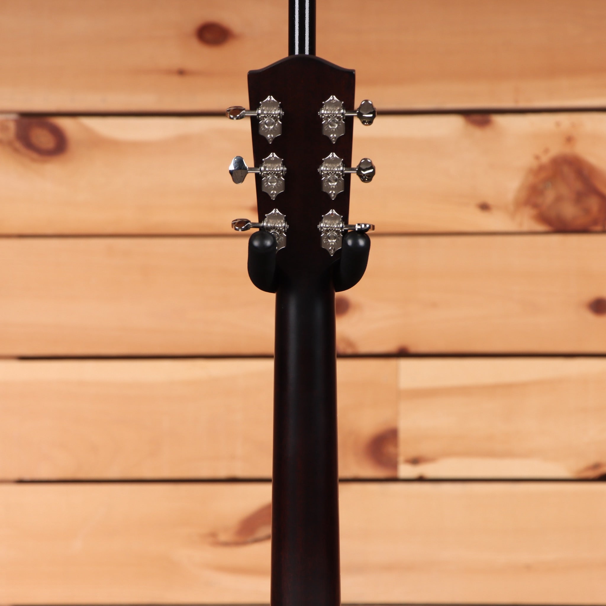 Eastman E20SSTC acoustic guitar sunburst finish with ornate tuning machines
