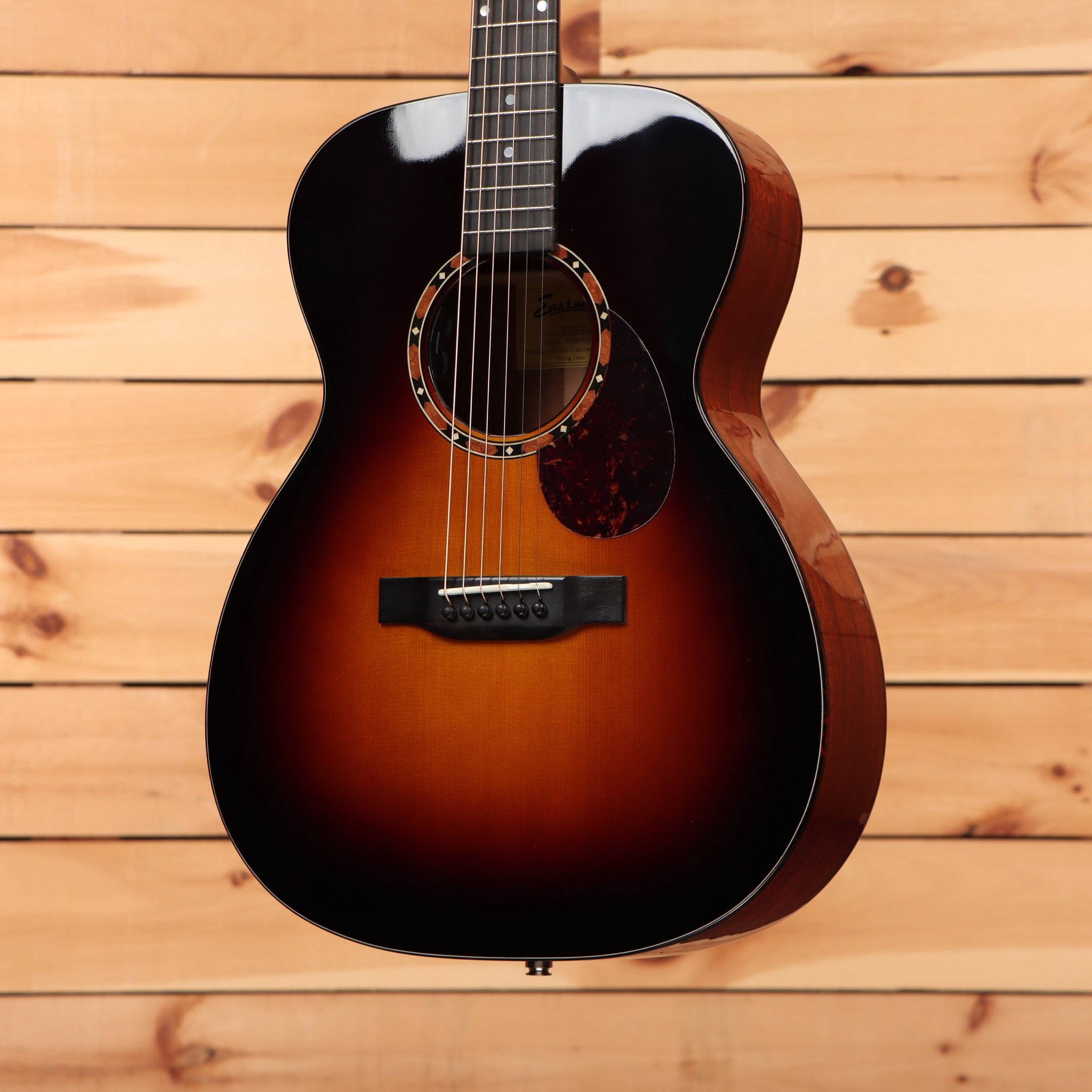 Eastman E2OM Deluxe sunburst acoustic guitar dreadnought with tortoiseshell pickguard