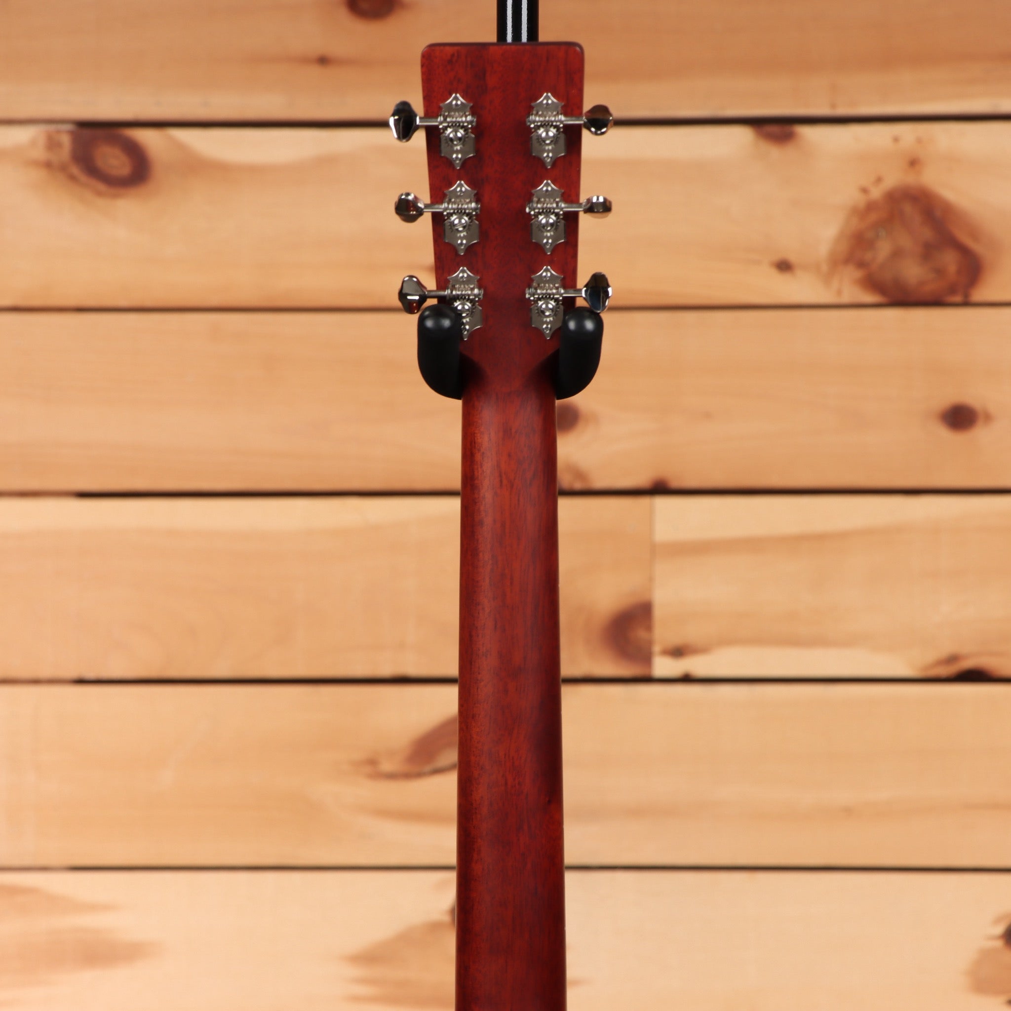 Eastman E2OM Deluxe dreadnought acoustic guitar sunburst finish with chrome tuning machines