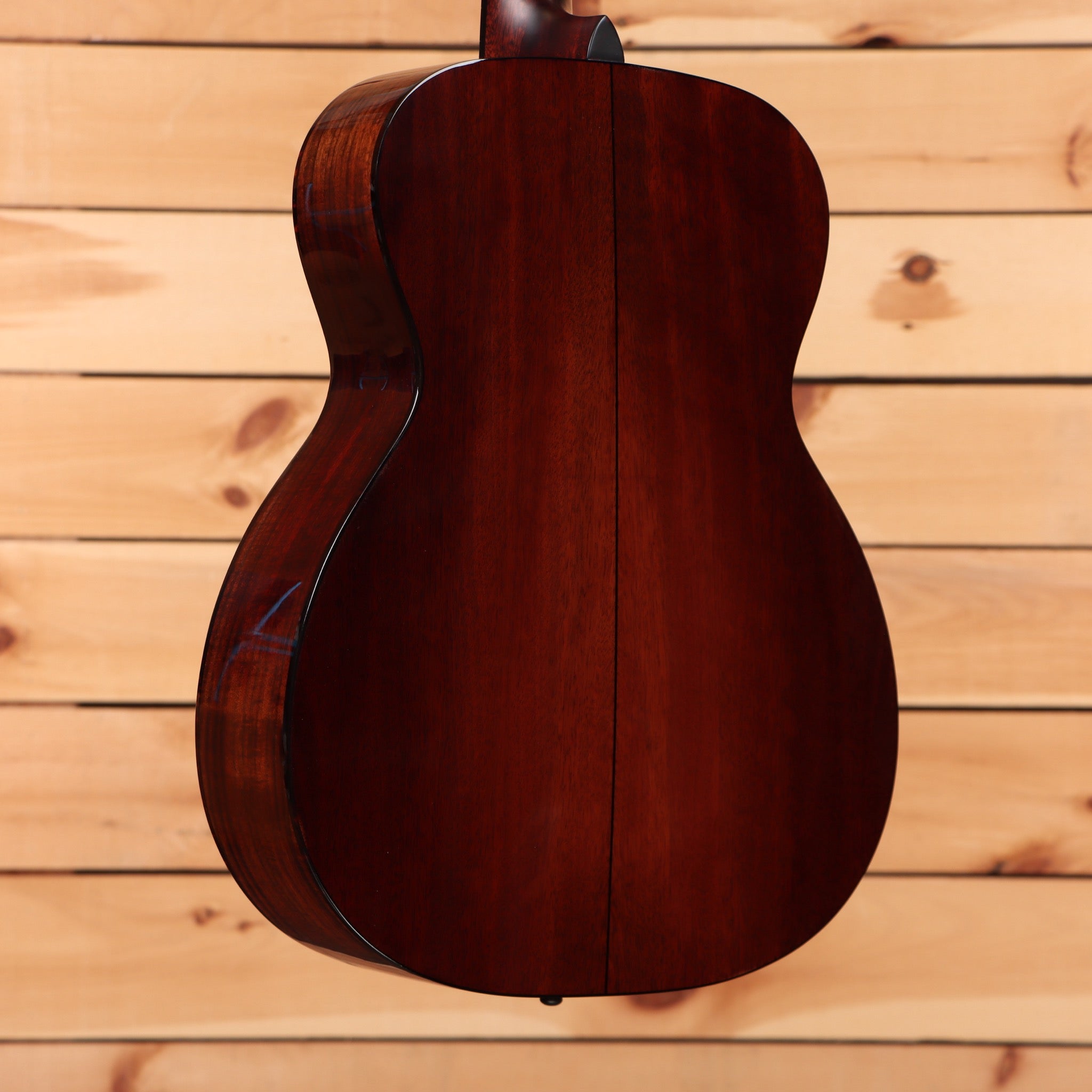 Eastman E6OMTC natural acoustic guitar dreadnought with dark mahogany back and sides