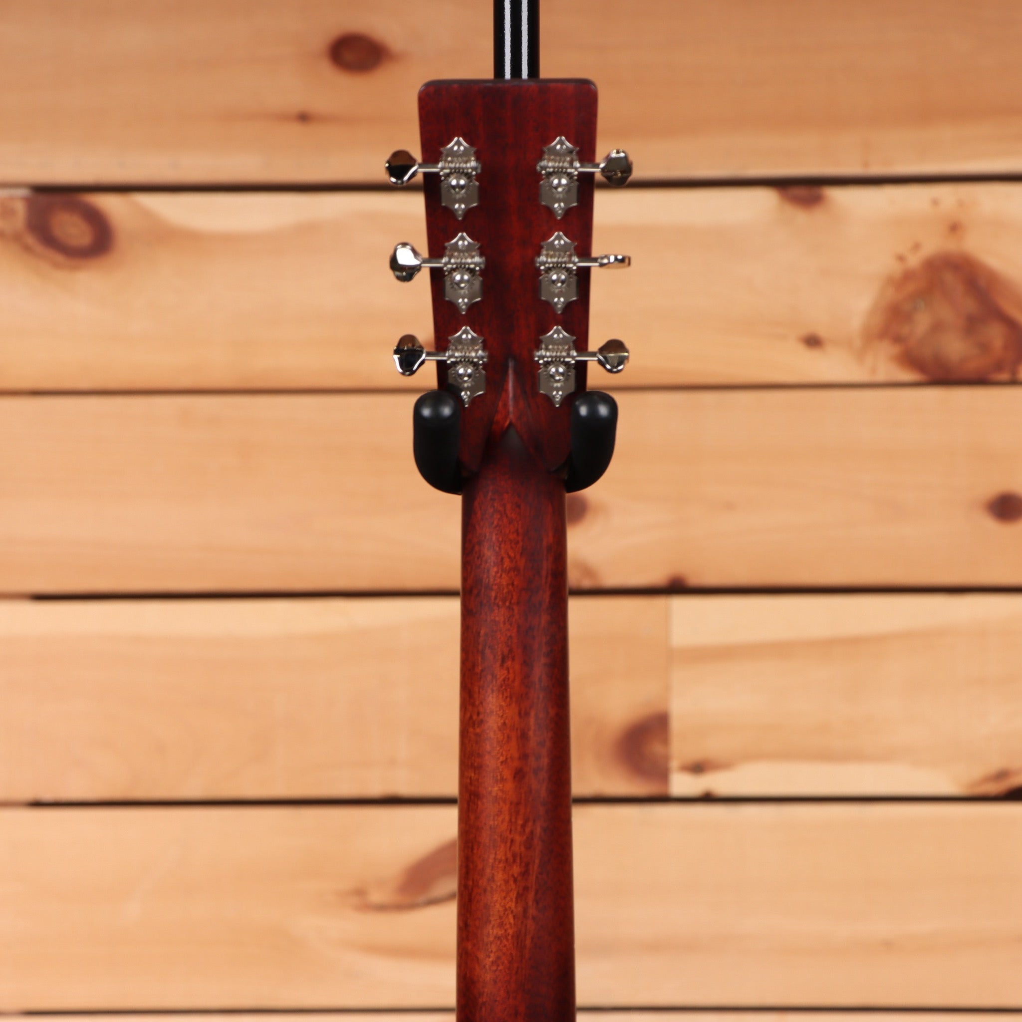 Eastman E6OMTC acoustic guitar natural finish with chrome tuning machines and black endpin