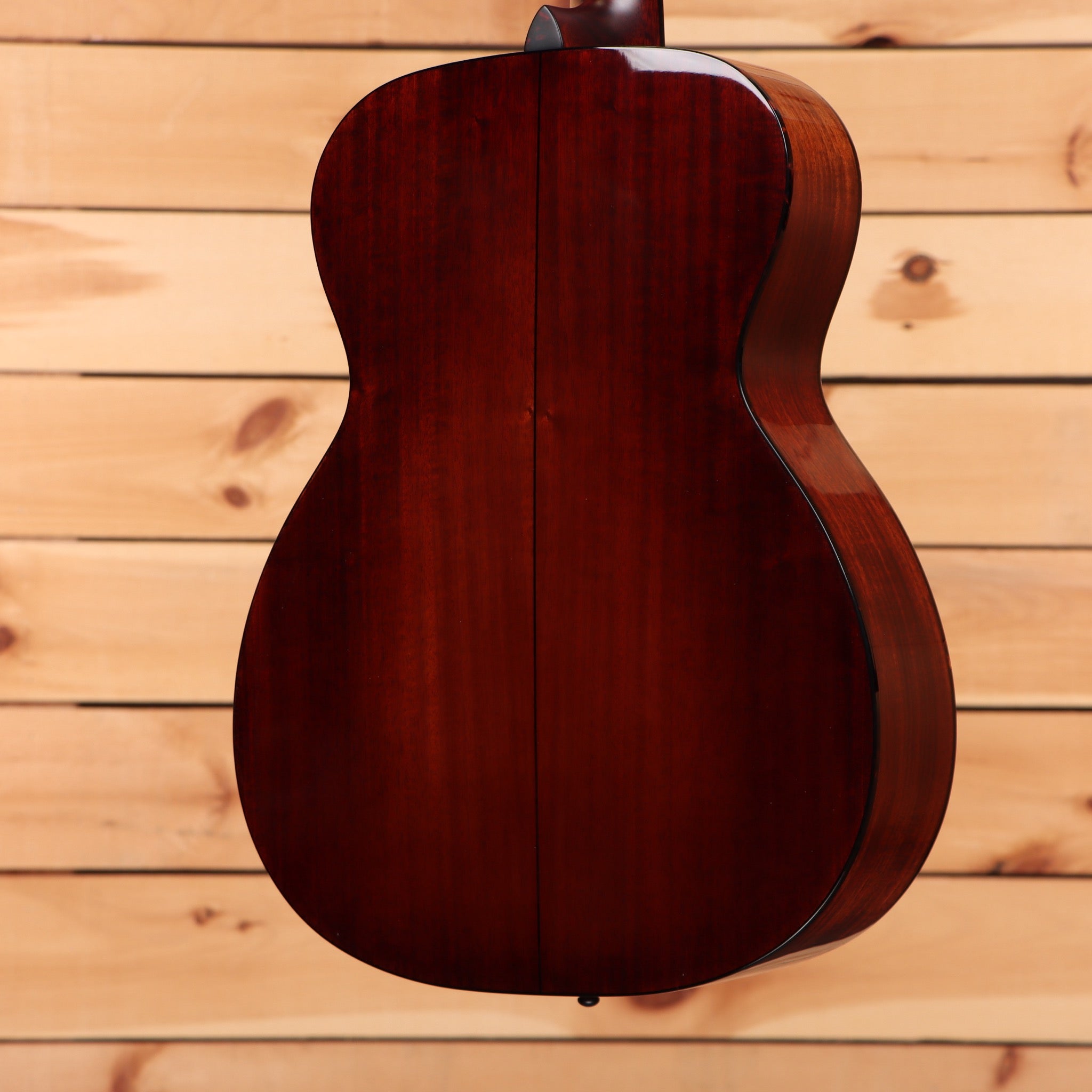 Eastman E6OMTC acoustic guitar natural finish with curved bout body shape