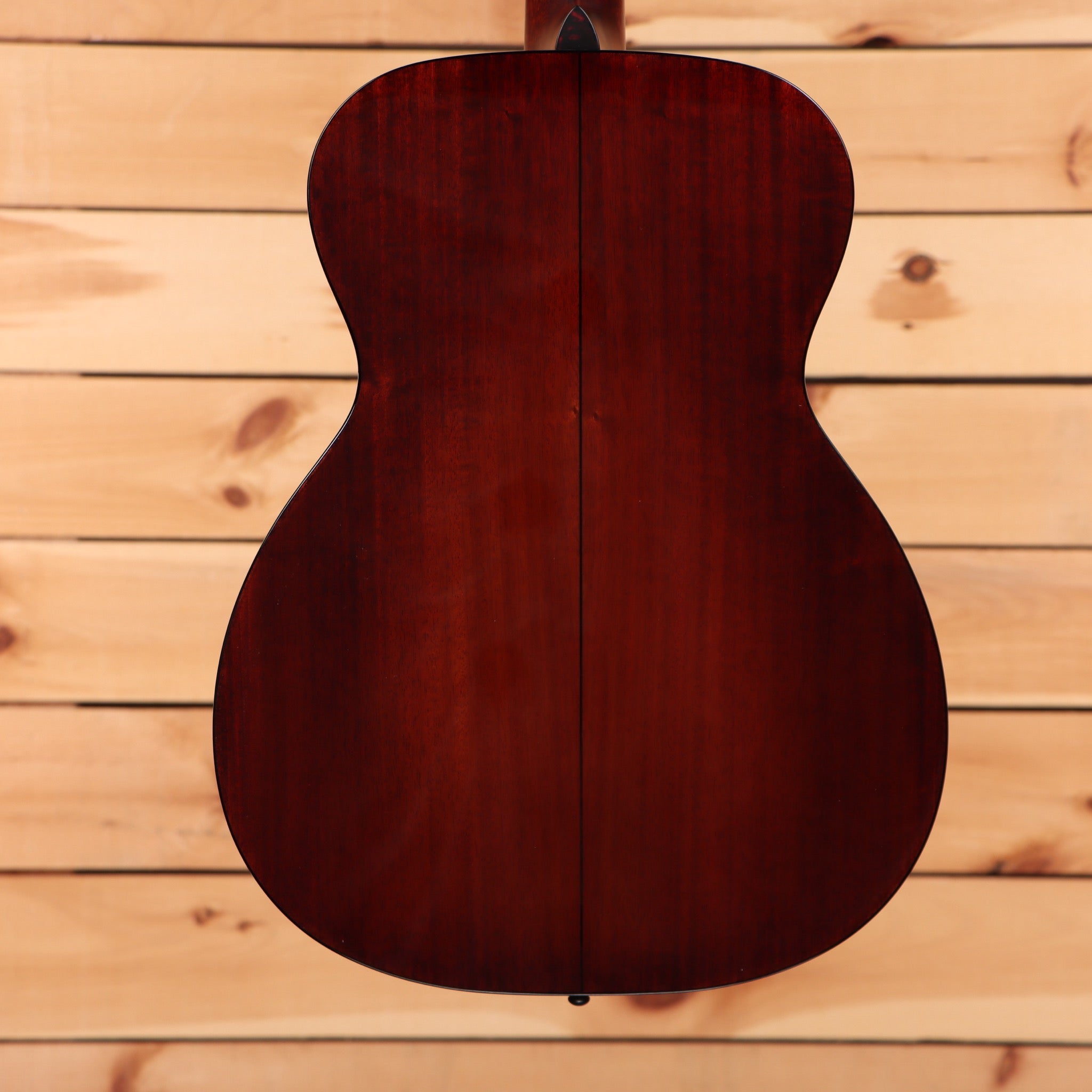 Eastman E6OMTC dreadnought acoustic guitar natural finish with solid wood construction